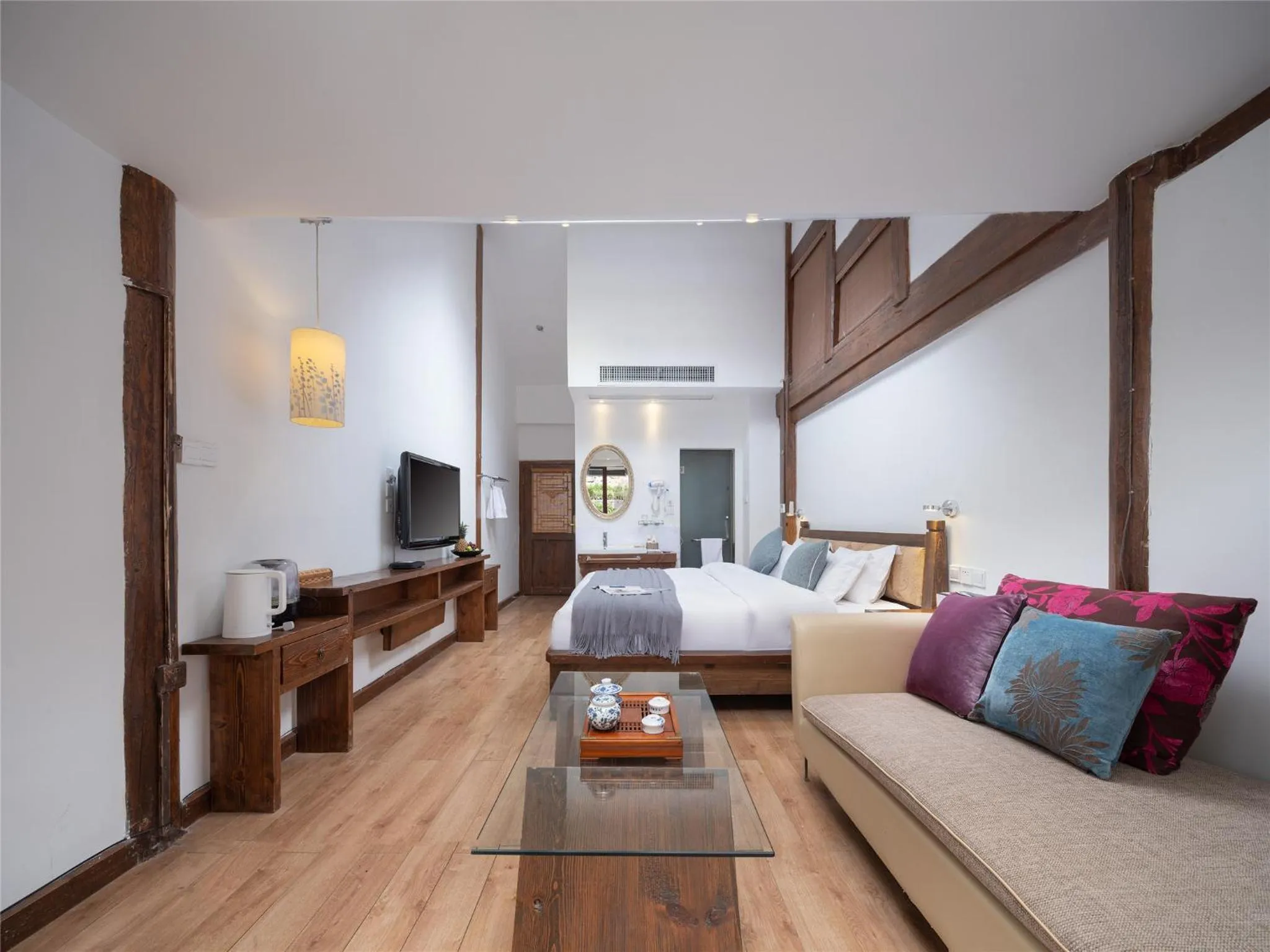 Seating area in Lijiang Merry Inn