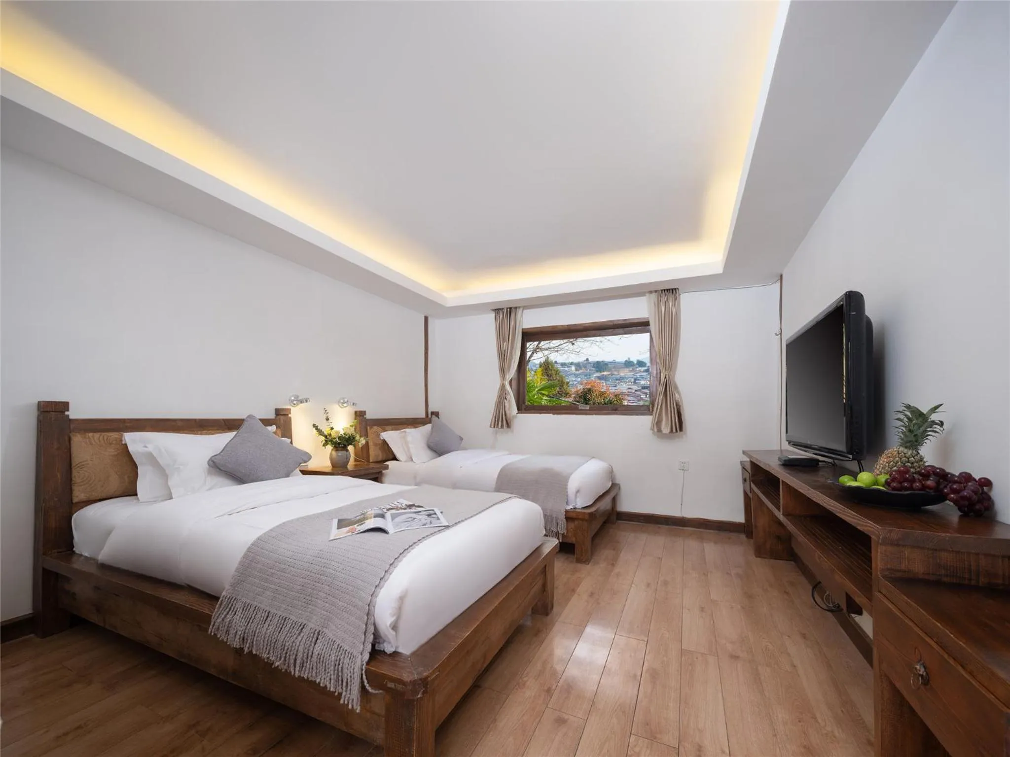 Photo of the whole room, Bed in Lijiang Merry Inn