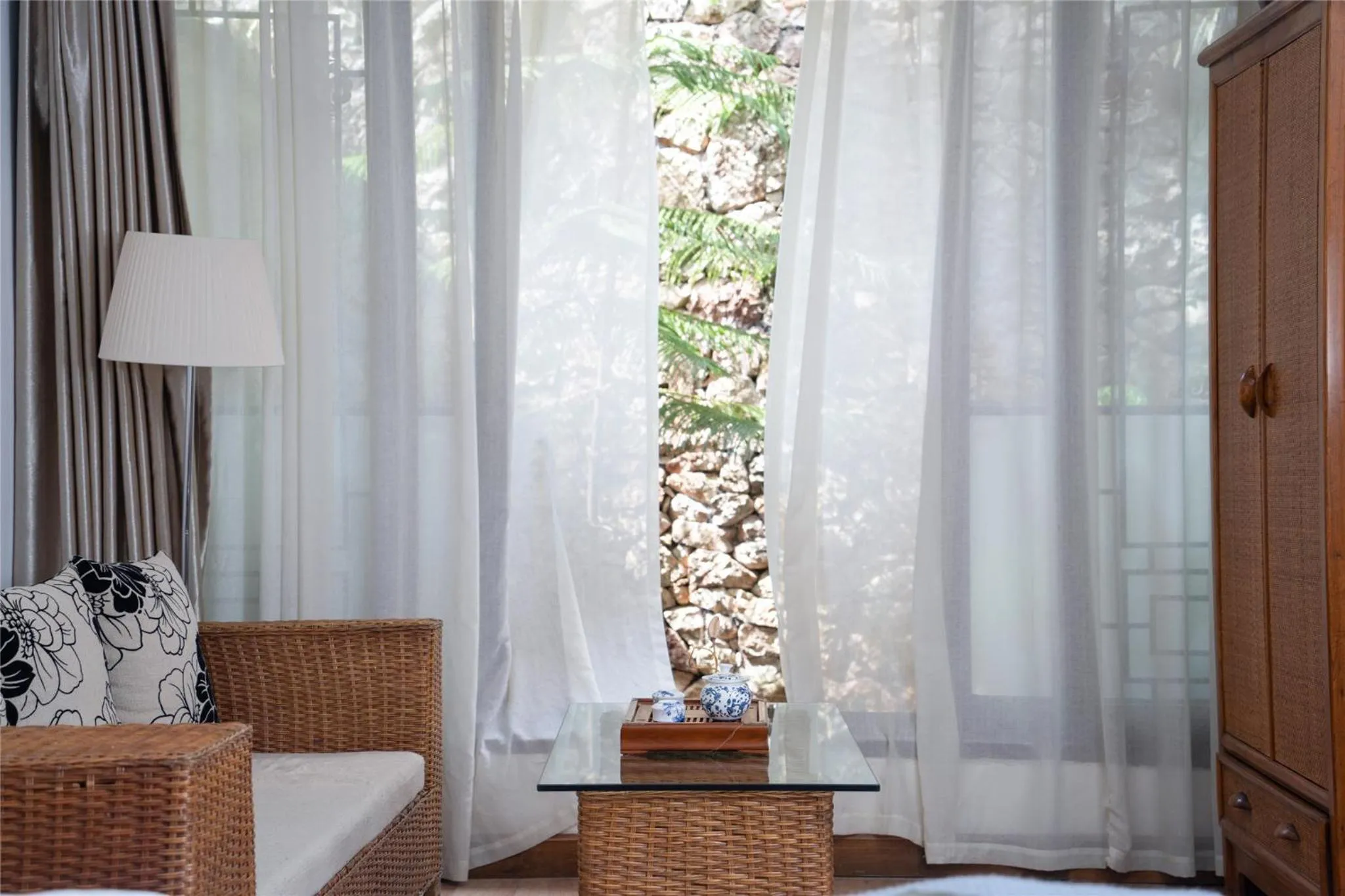 Seating area in Lijiang Merry Inn