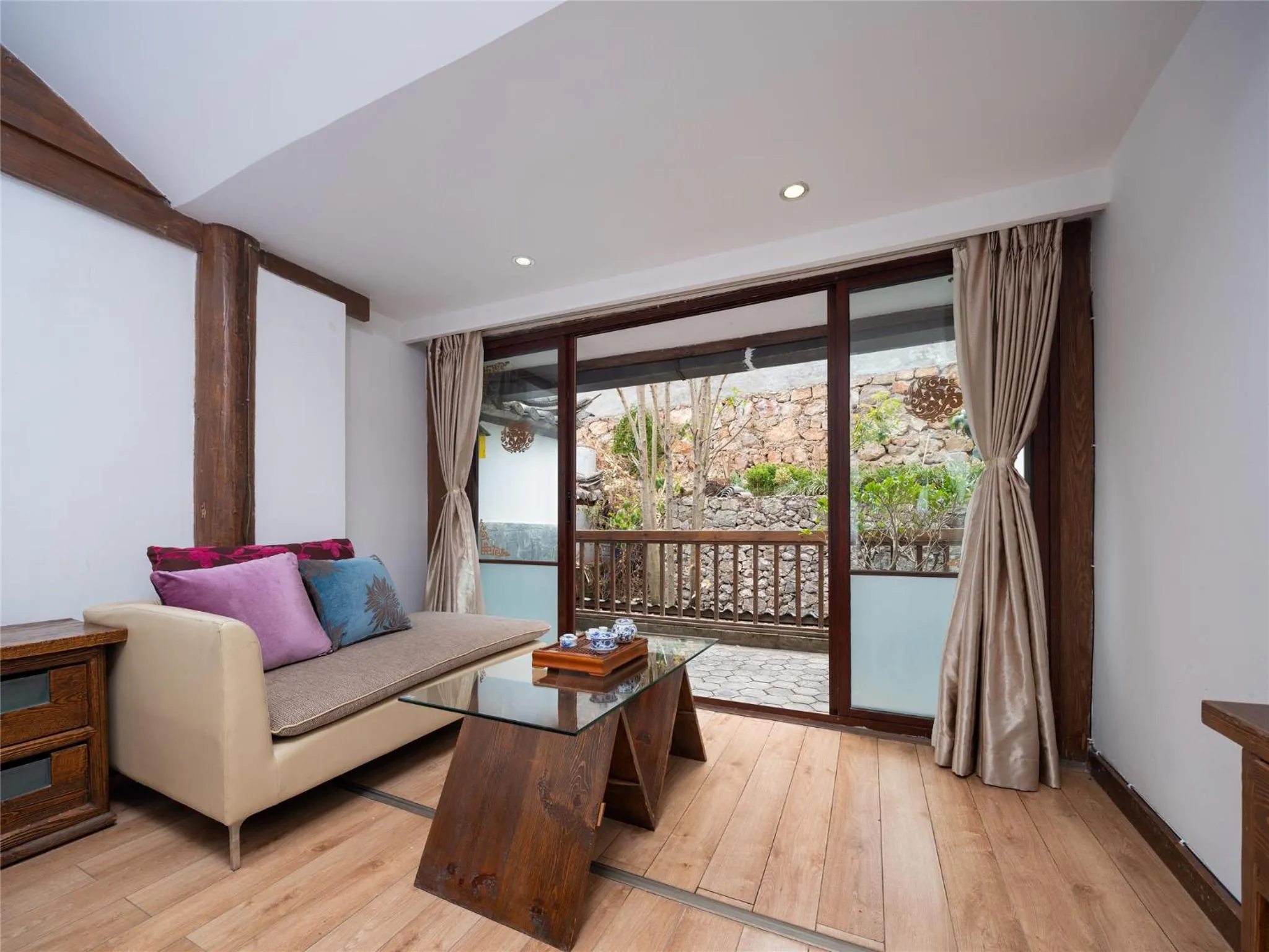 Seating area in Lijiang Merry Inn