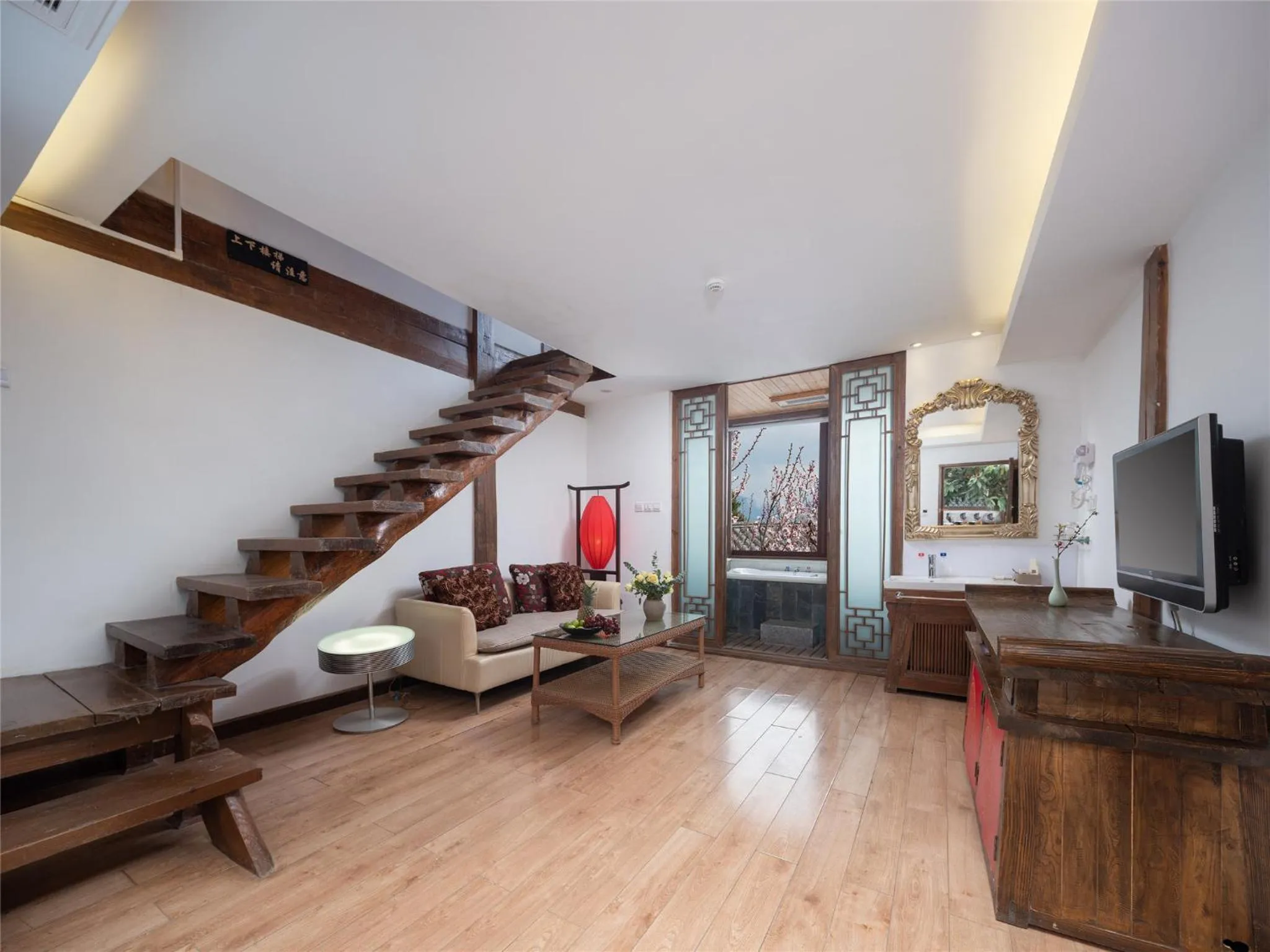 Property building in Lijiang Merry Inn