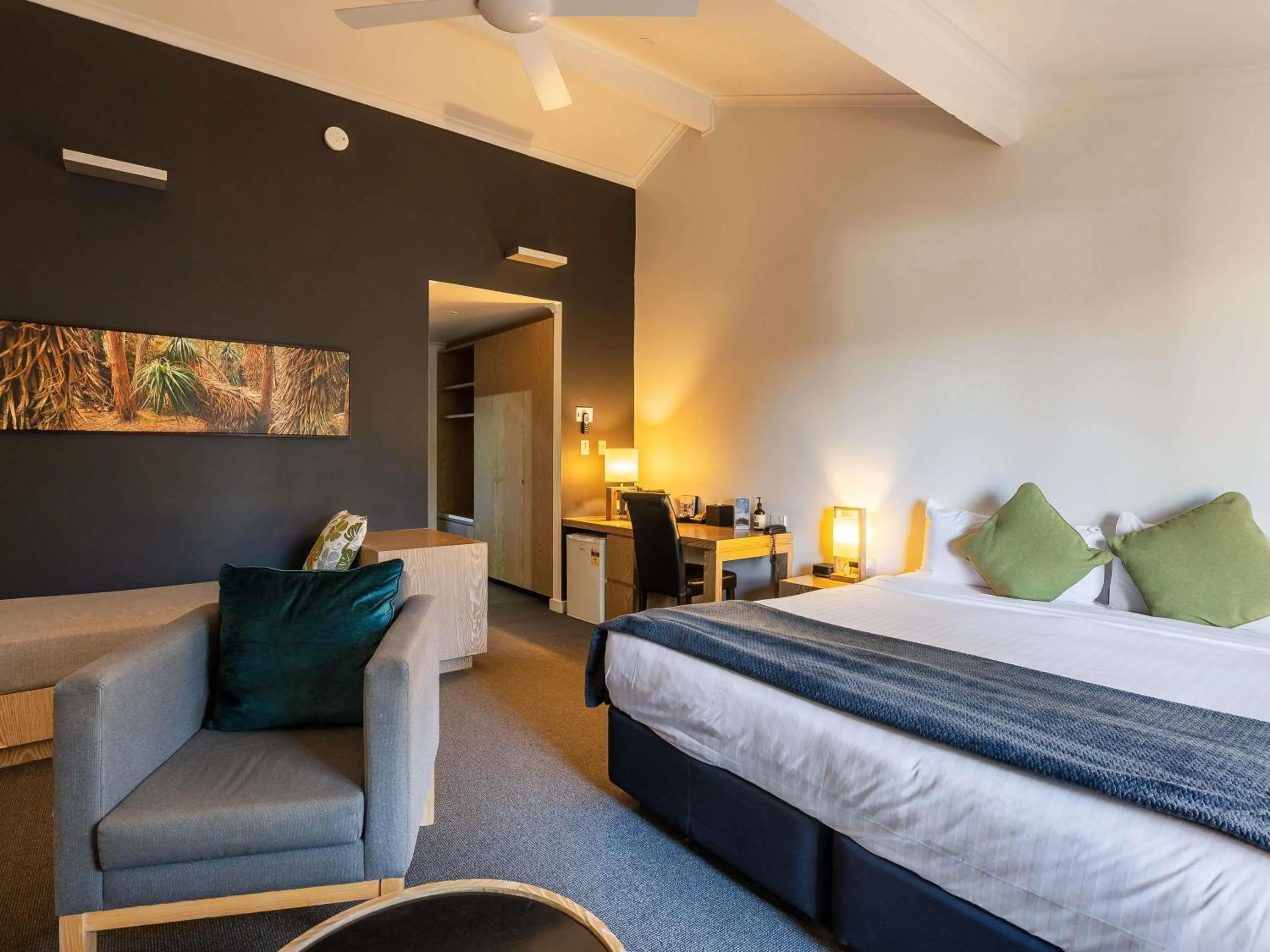 Bedroom, Bed in Peppers Cradle Mountain Lodge