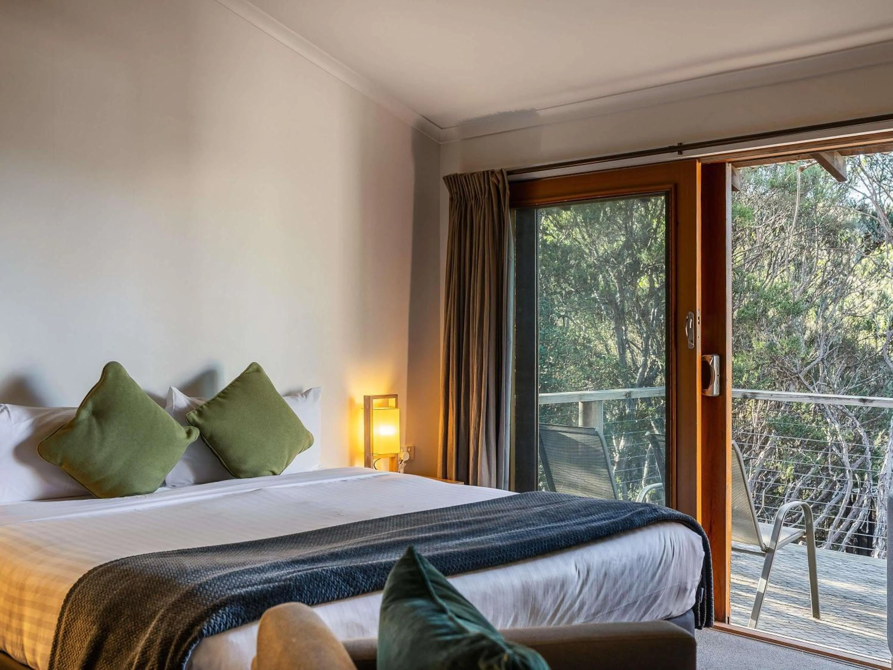 Bedroom, Bed in Peppers Cradle Mountain Lodge