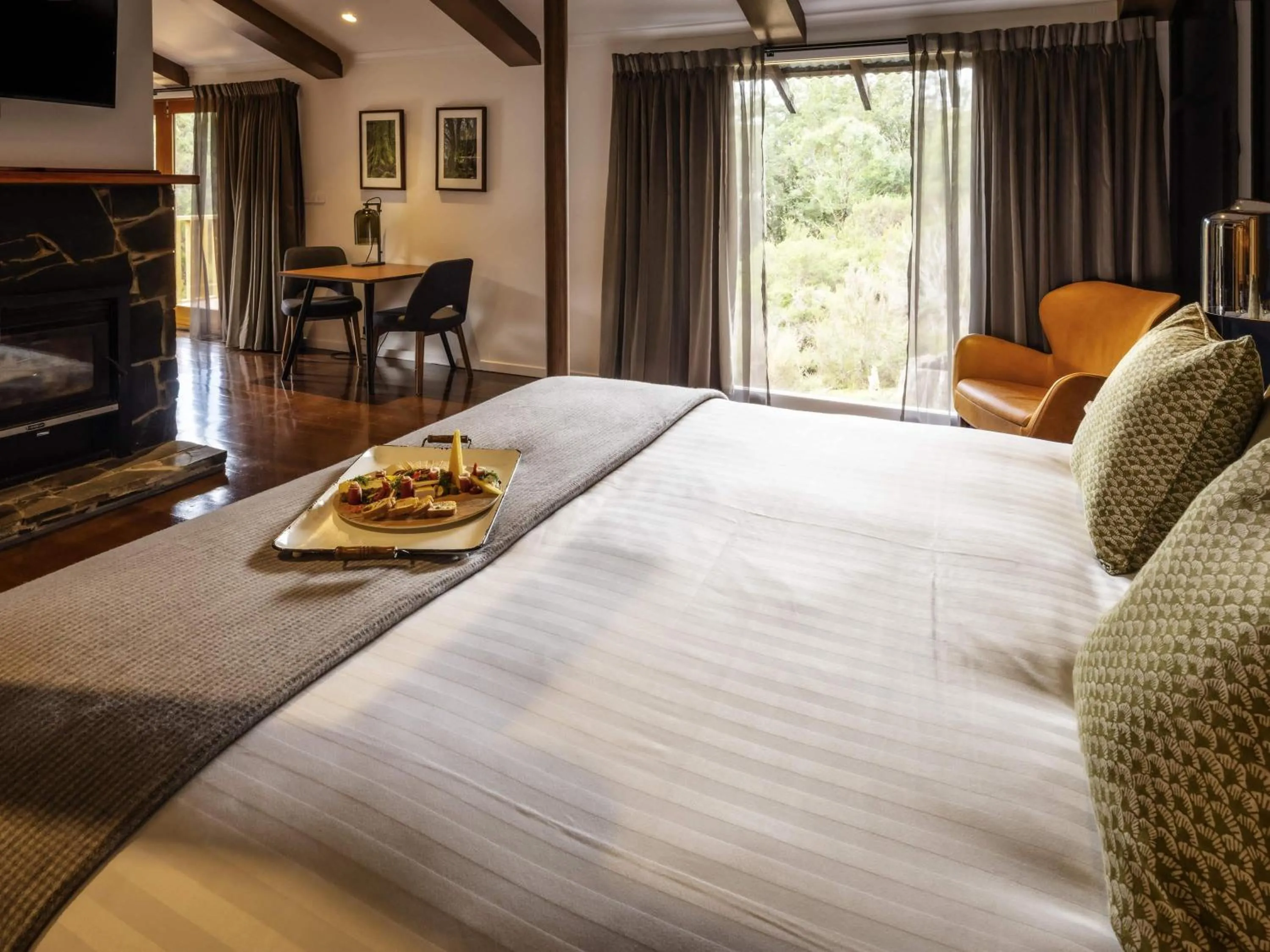 Bedroom, Bed in Peppers Cradle Mountain Lodge