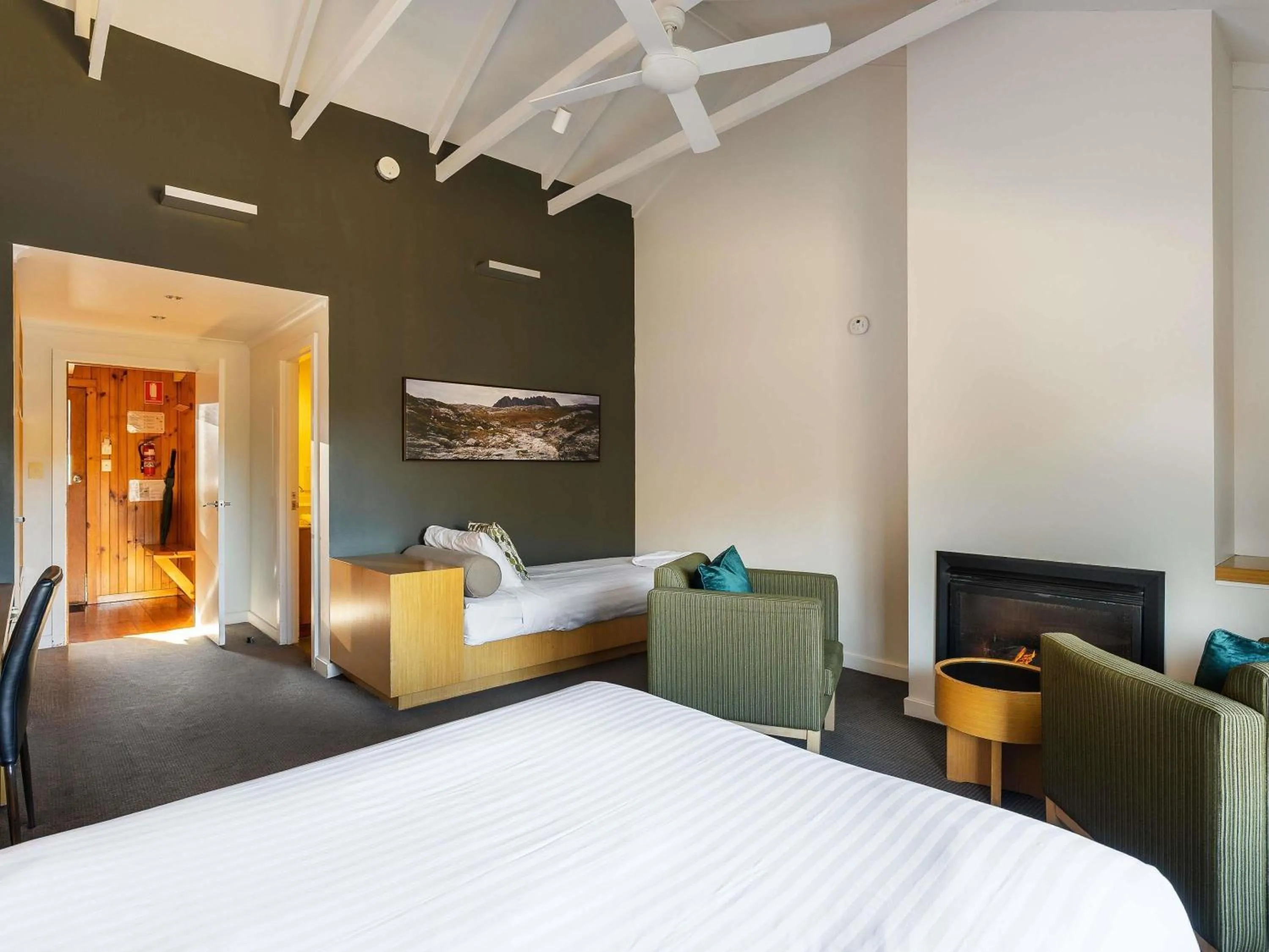 Bedroom, Bed in Peppers Cradle Mountain Lodge