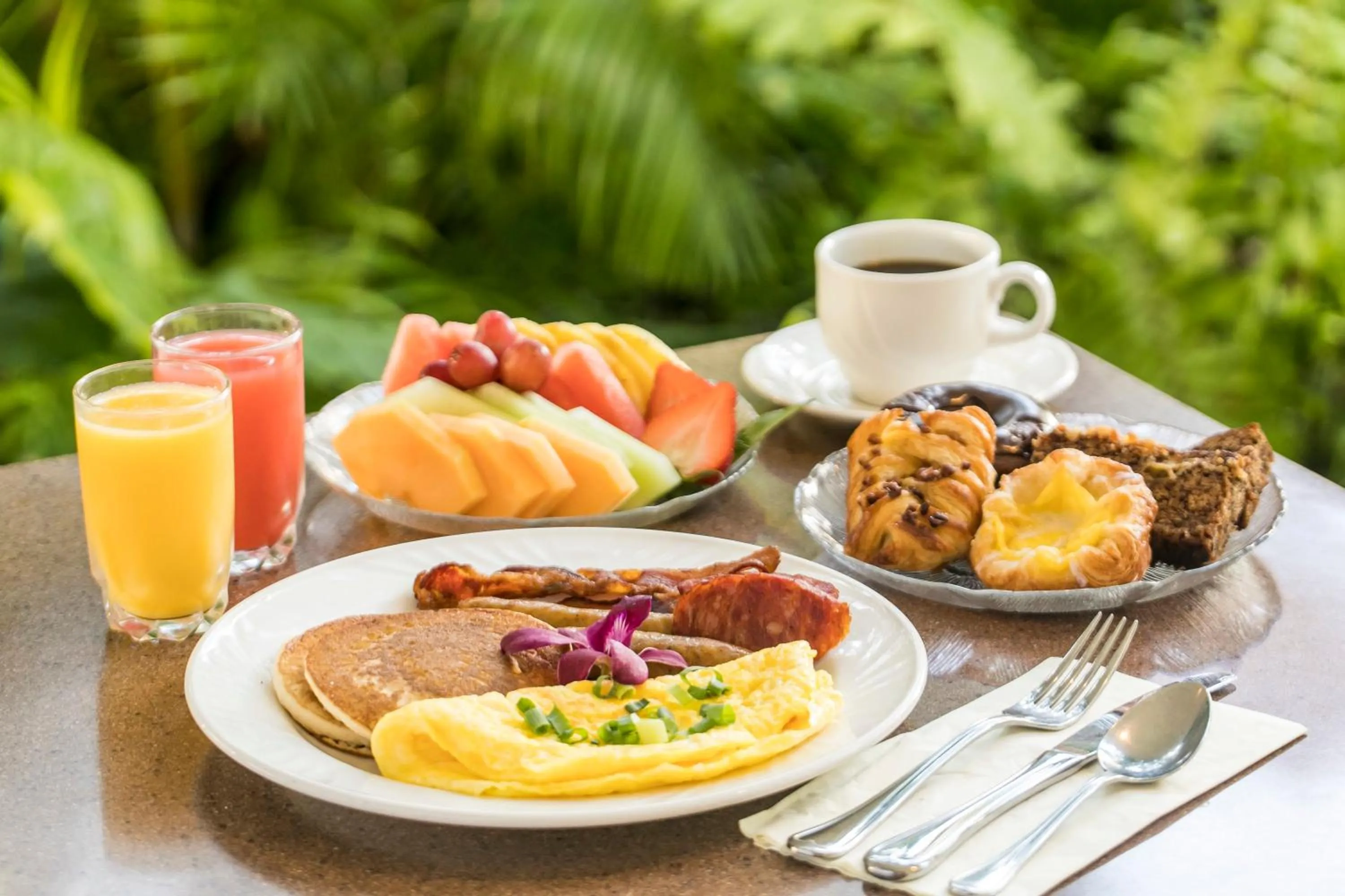 Buffet breakfast in Intercontinental Shenzhen Dameisha Resort by IHG