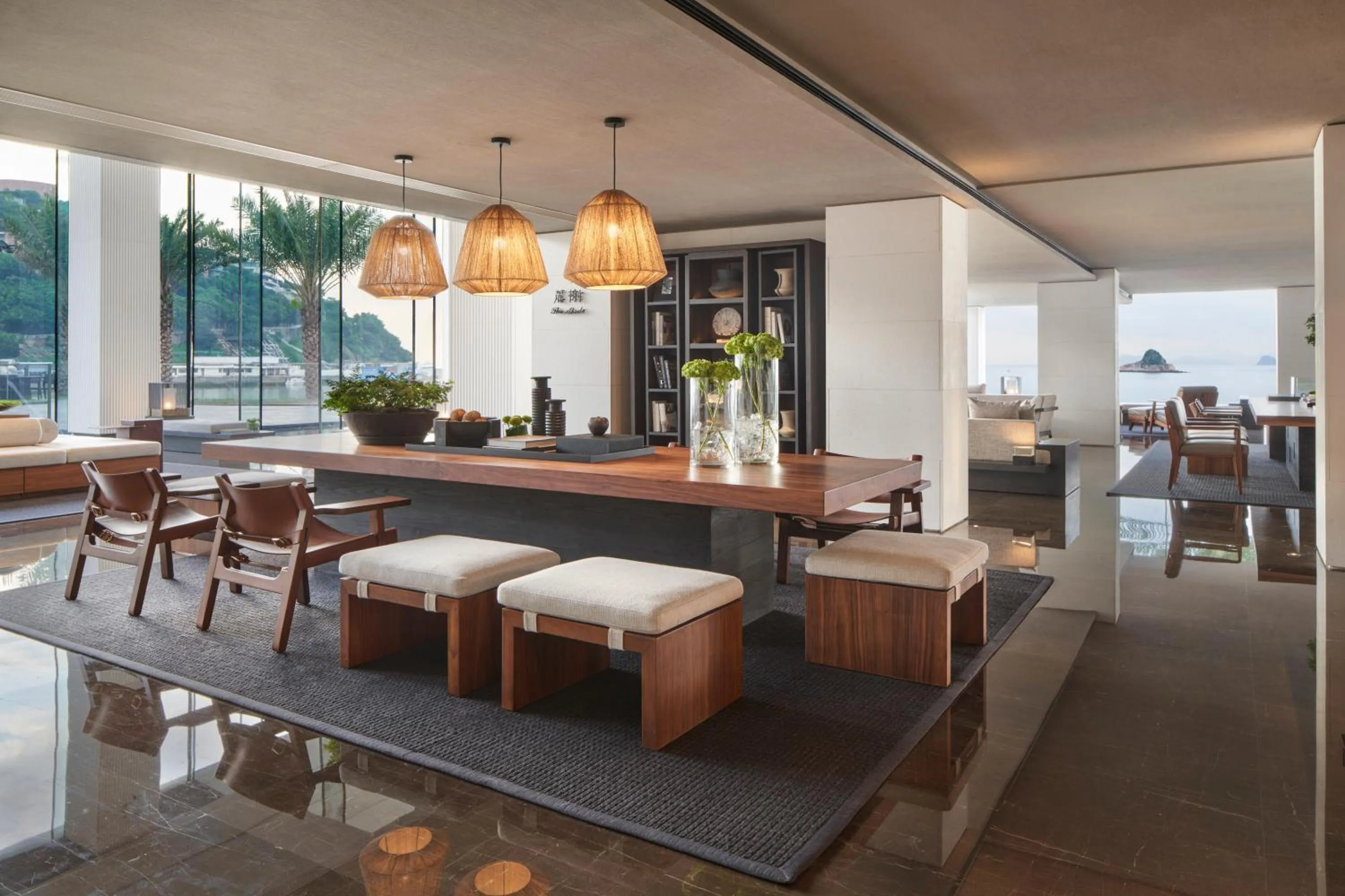 Lounge or bar in Intercontinental Shenzhen Dameisha Resort by IHG