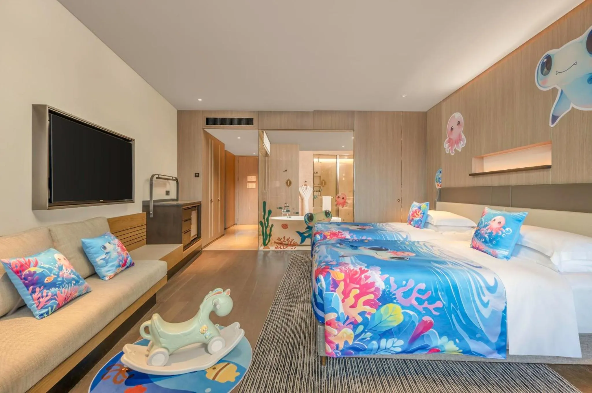 Photo of the whole room, Bed in Intercontinental Shenzhen Dameisha Resort by IHG