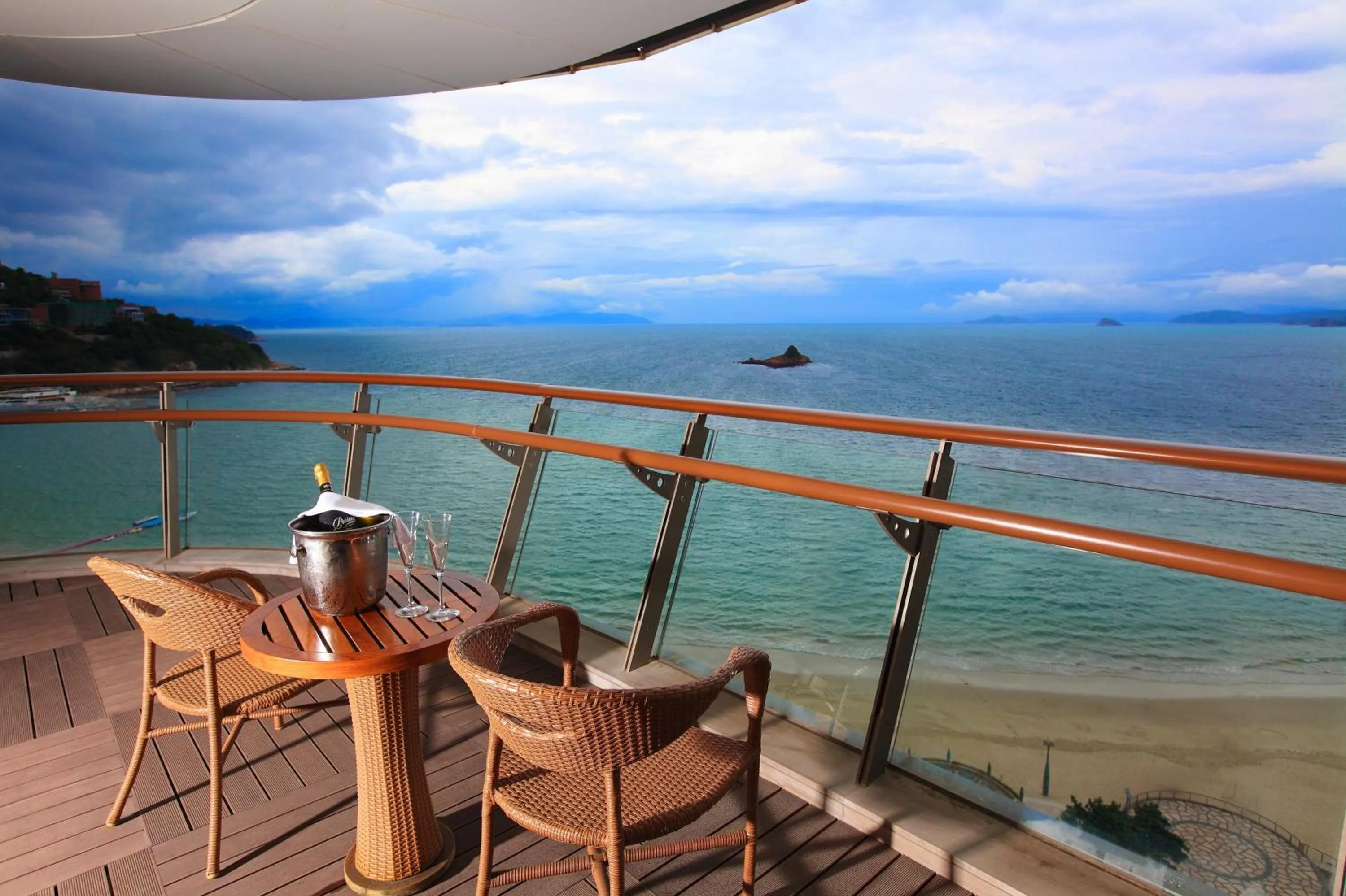 Photo of the whole room in Intercontinental Shenzhen Dameisha Resort by IHG