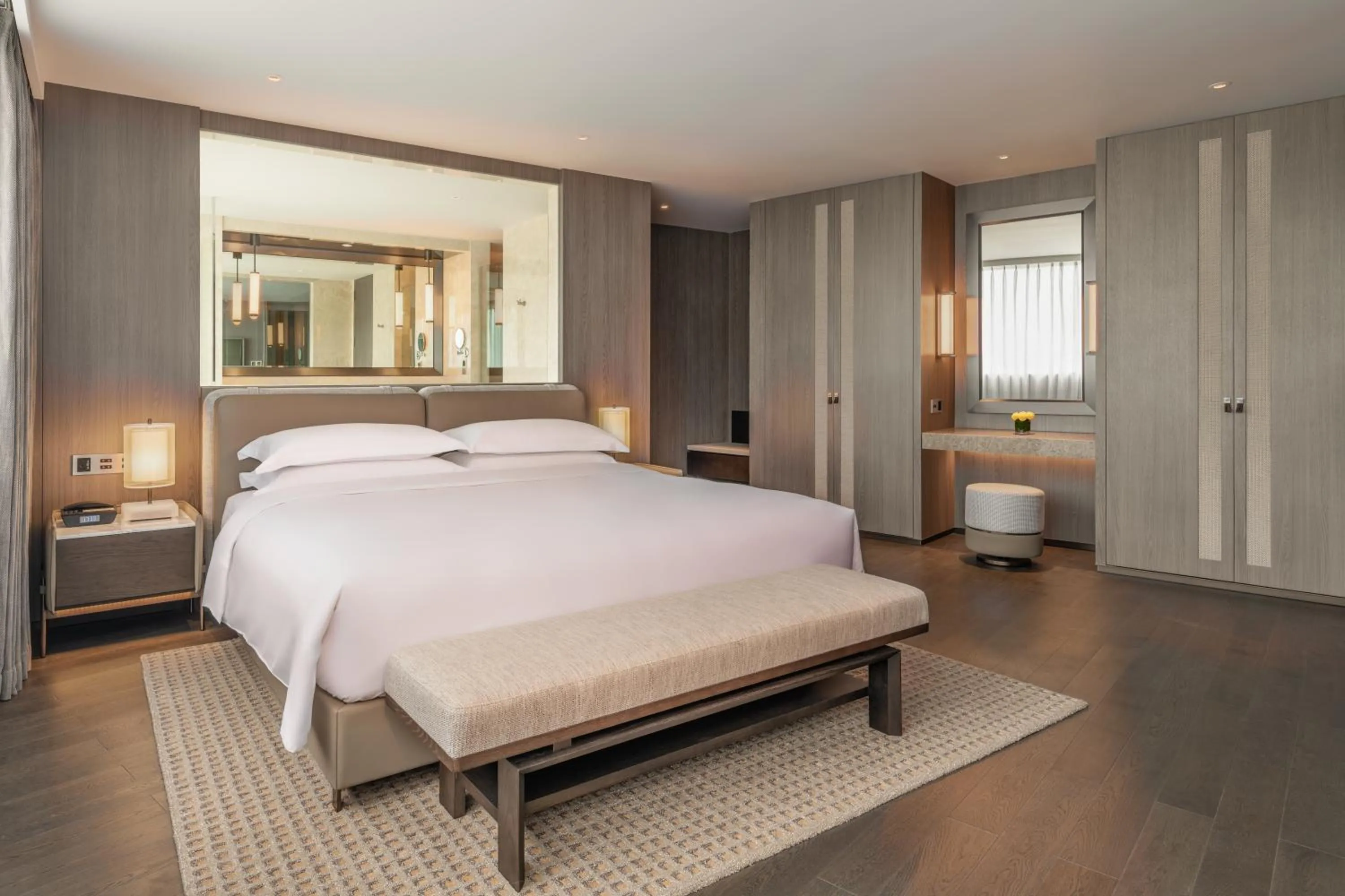 Bed in Intercontinental Shenzhen Dameisha Resort by IHG