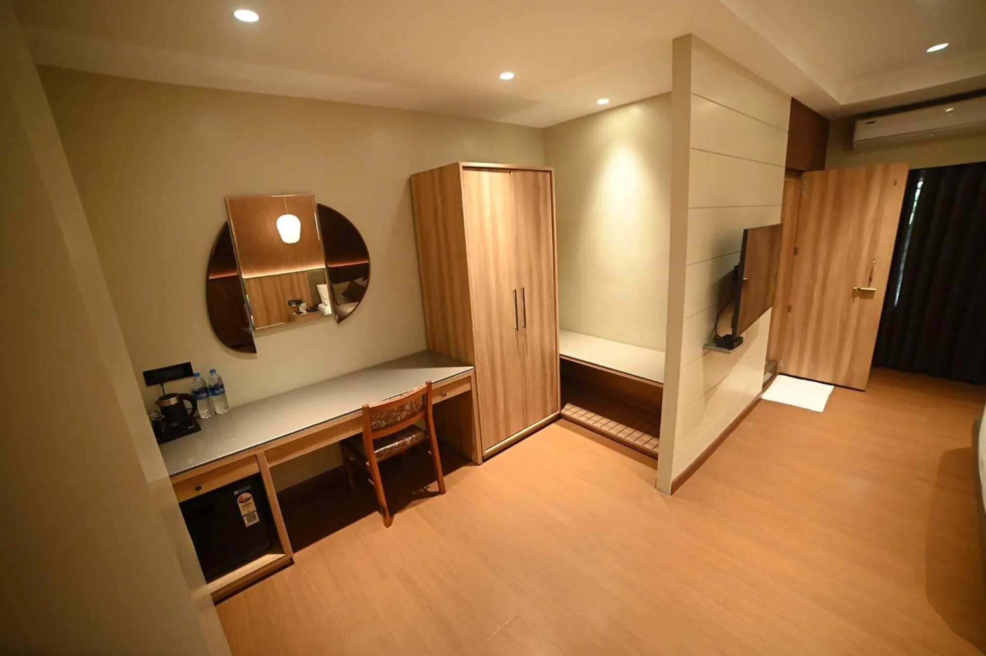 View (from property/room), Bed in The Cindrella Hotel