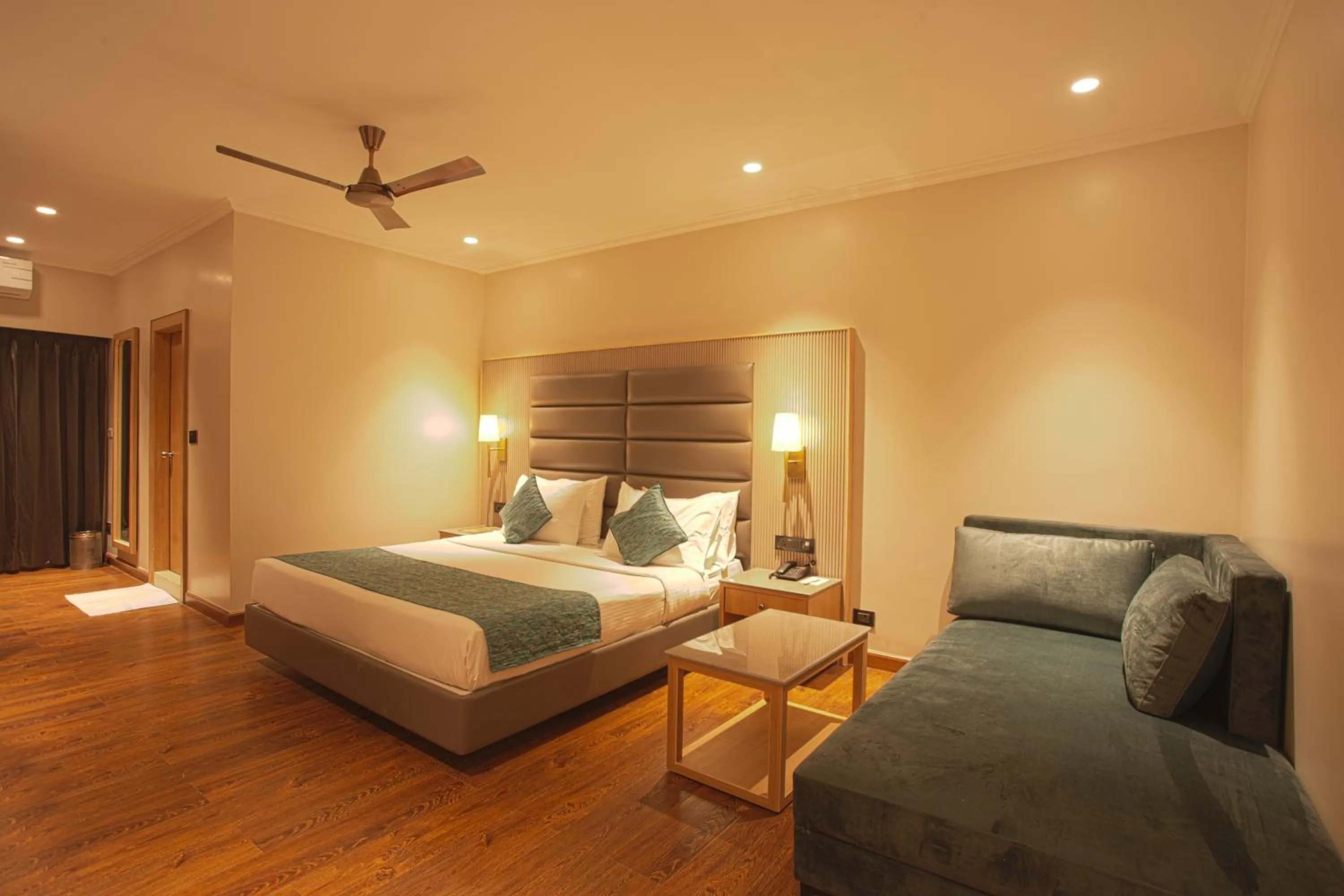 Bedroom, Bed in The Cindrella Hotel