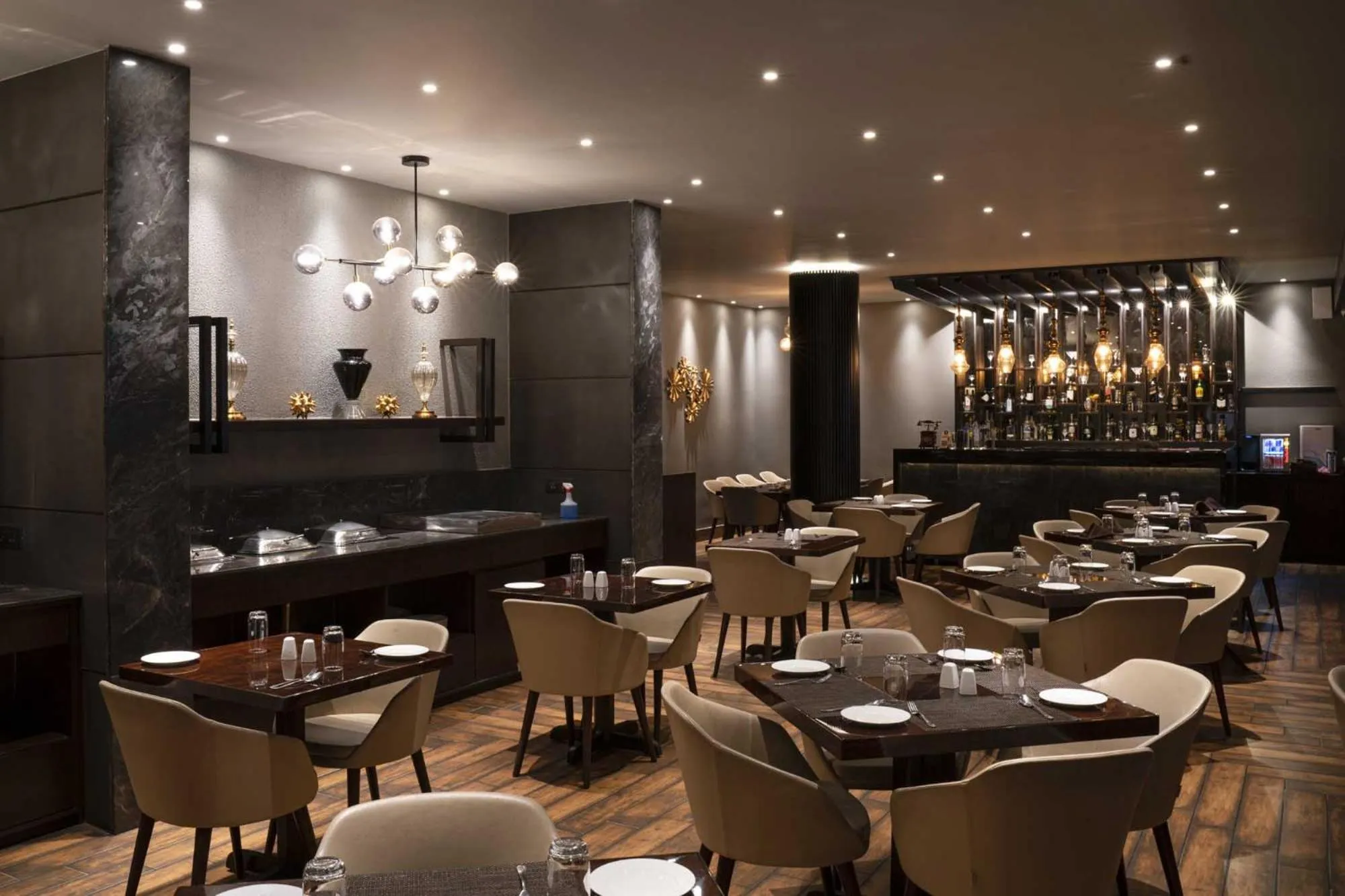 Restaurant/places to eat in The Cindrella Hotel