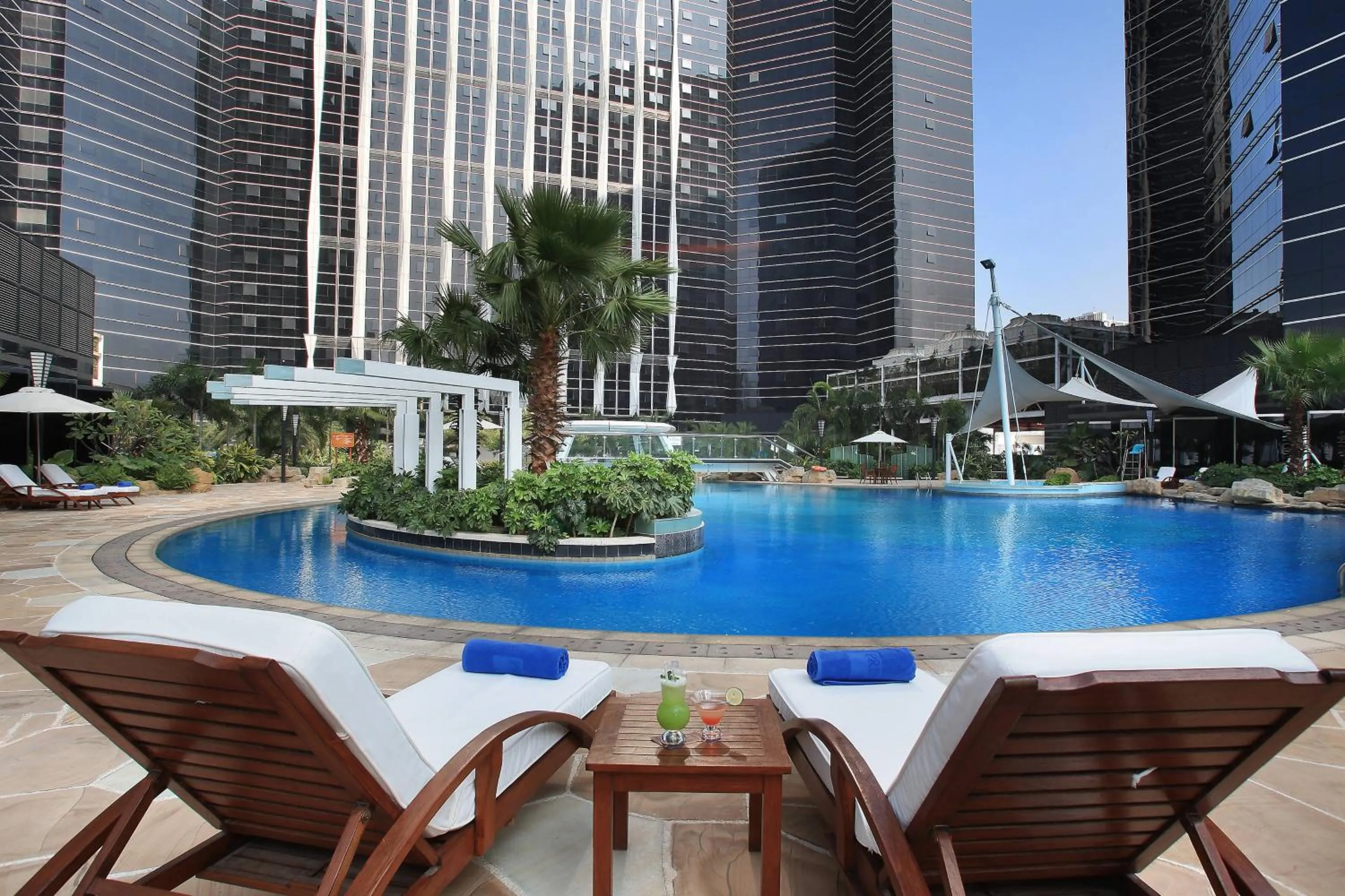 Swimming pool in Sheraton Shenzhen Futian Hotel