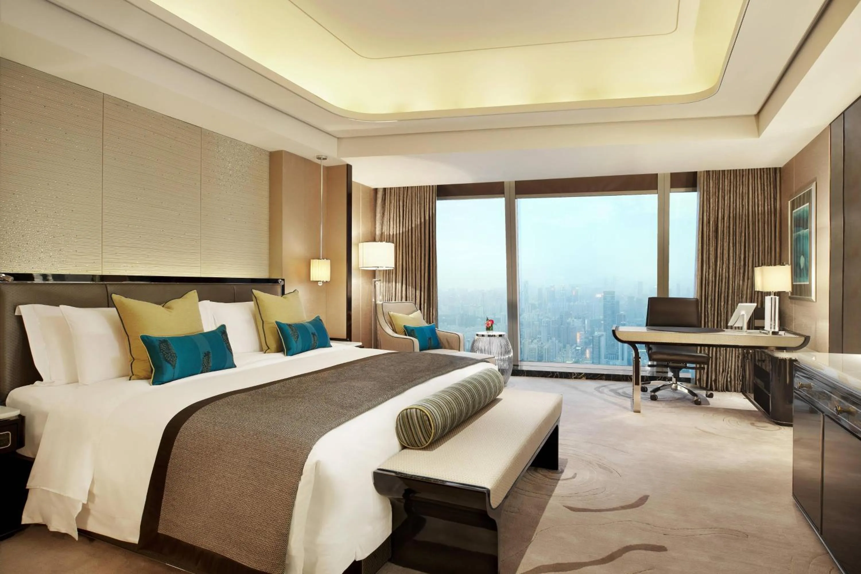 Photo of the whole room, Bed in The St. Regis Shenzhen