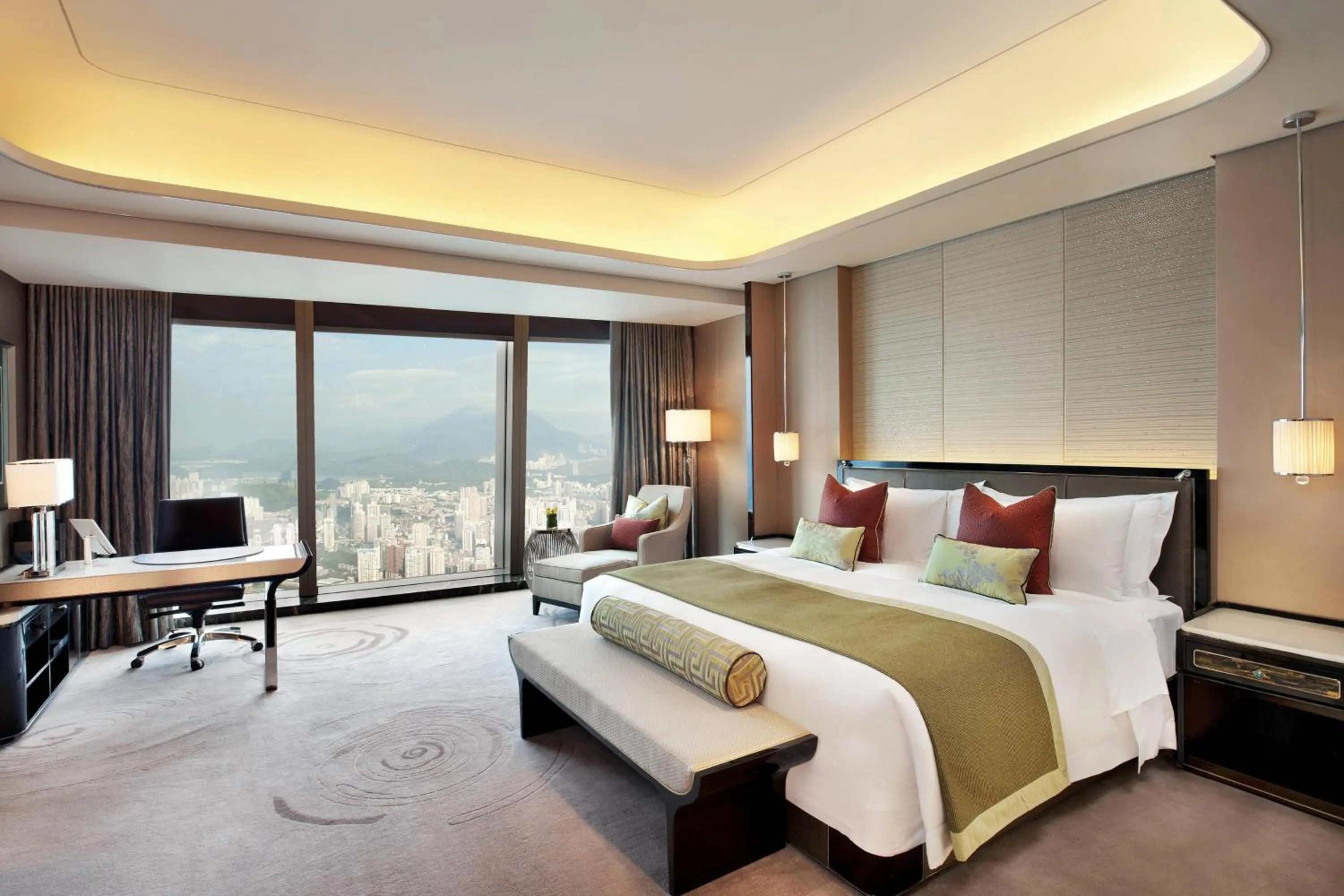 Photo of the whole room, Bed in The St. Regis Shenzhen