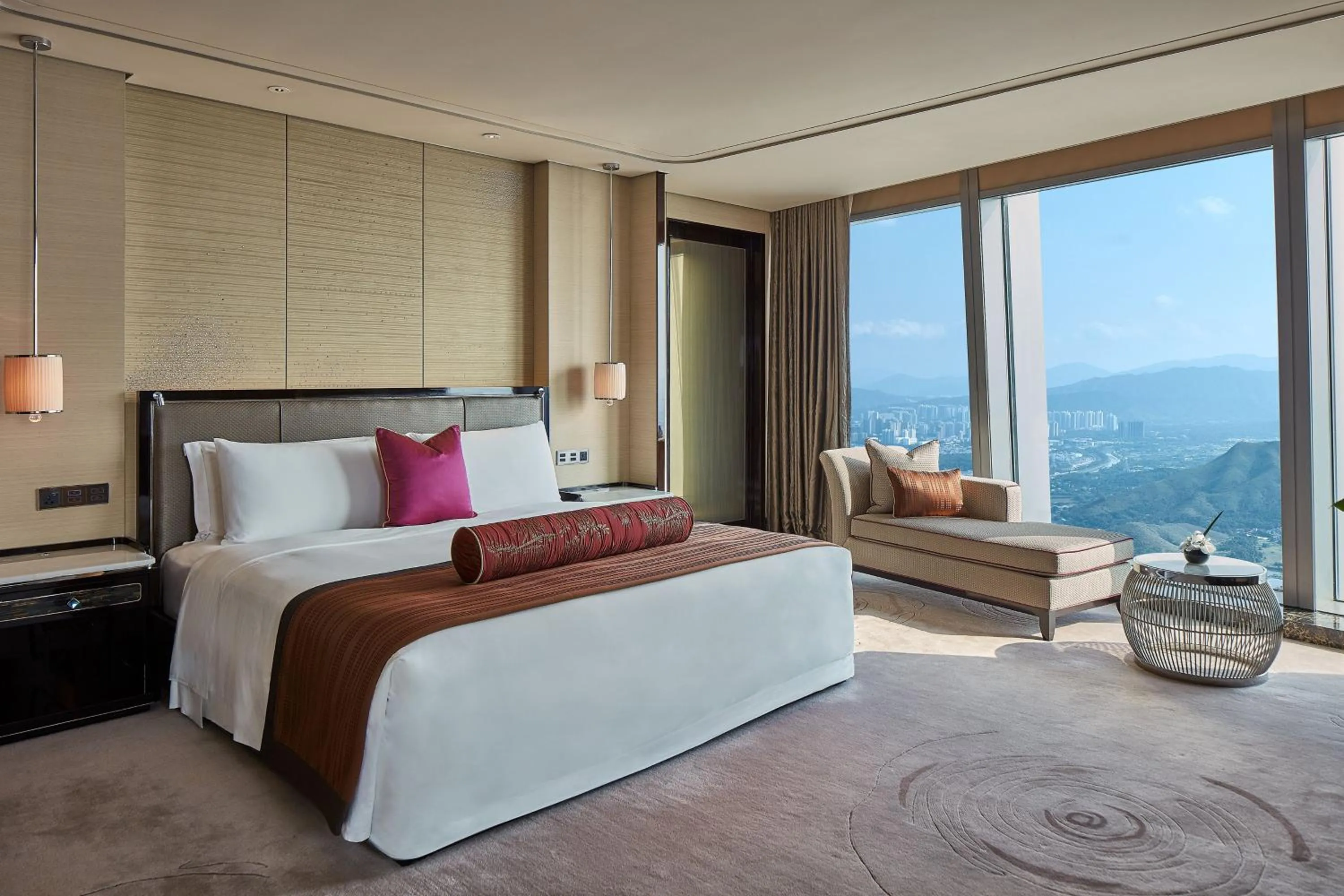 Photo of the whole room, Bed in The St. Regis Shenzhen