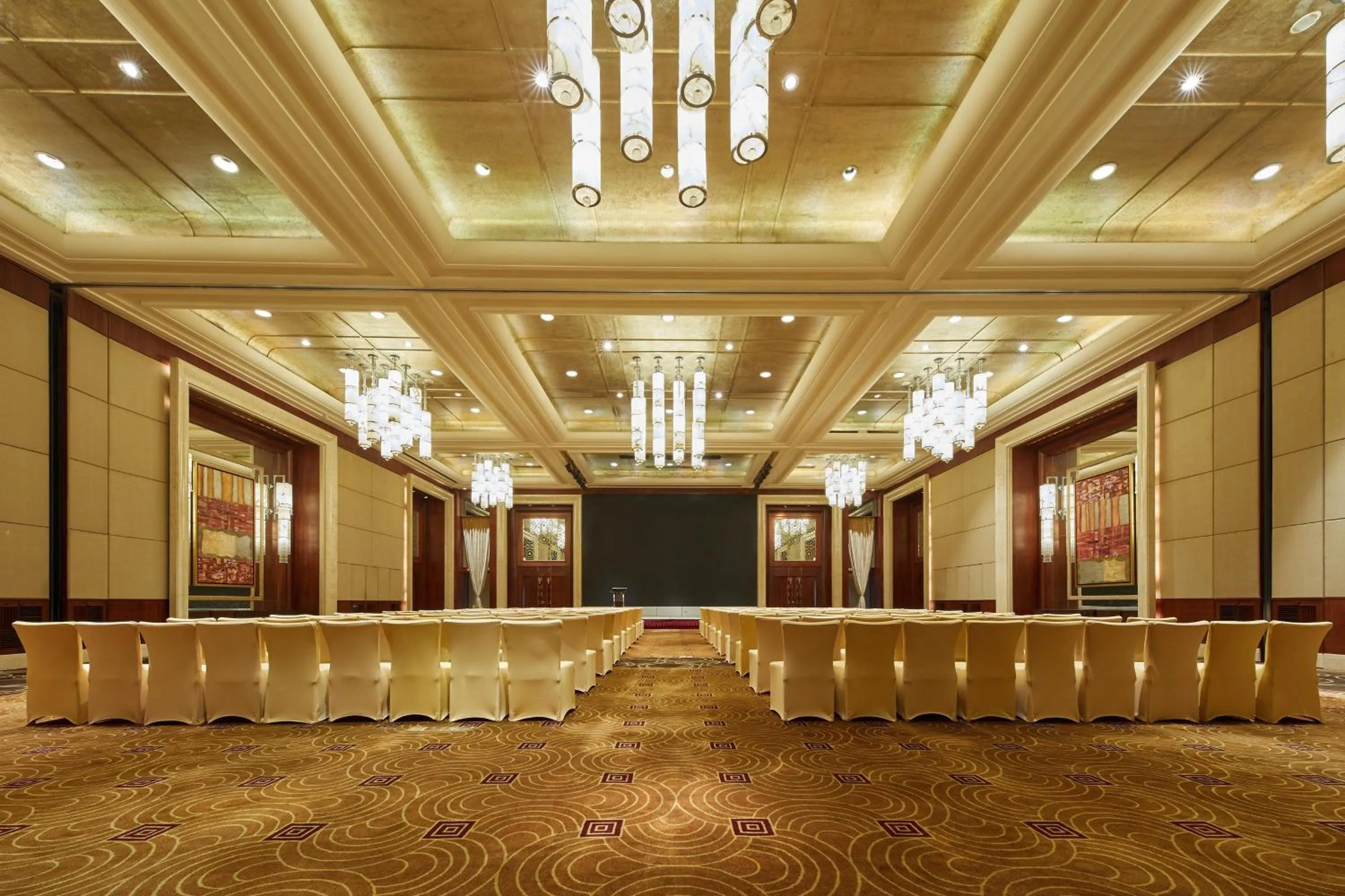Meeting/conference room in Four Points by Sheraton Shenzhen