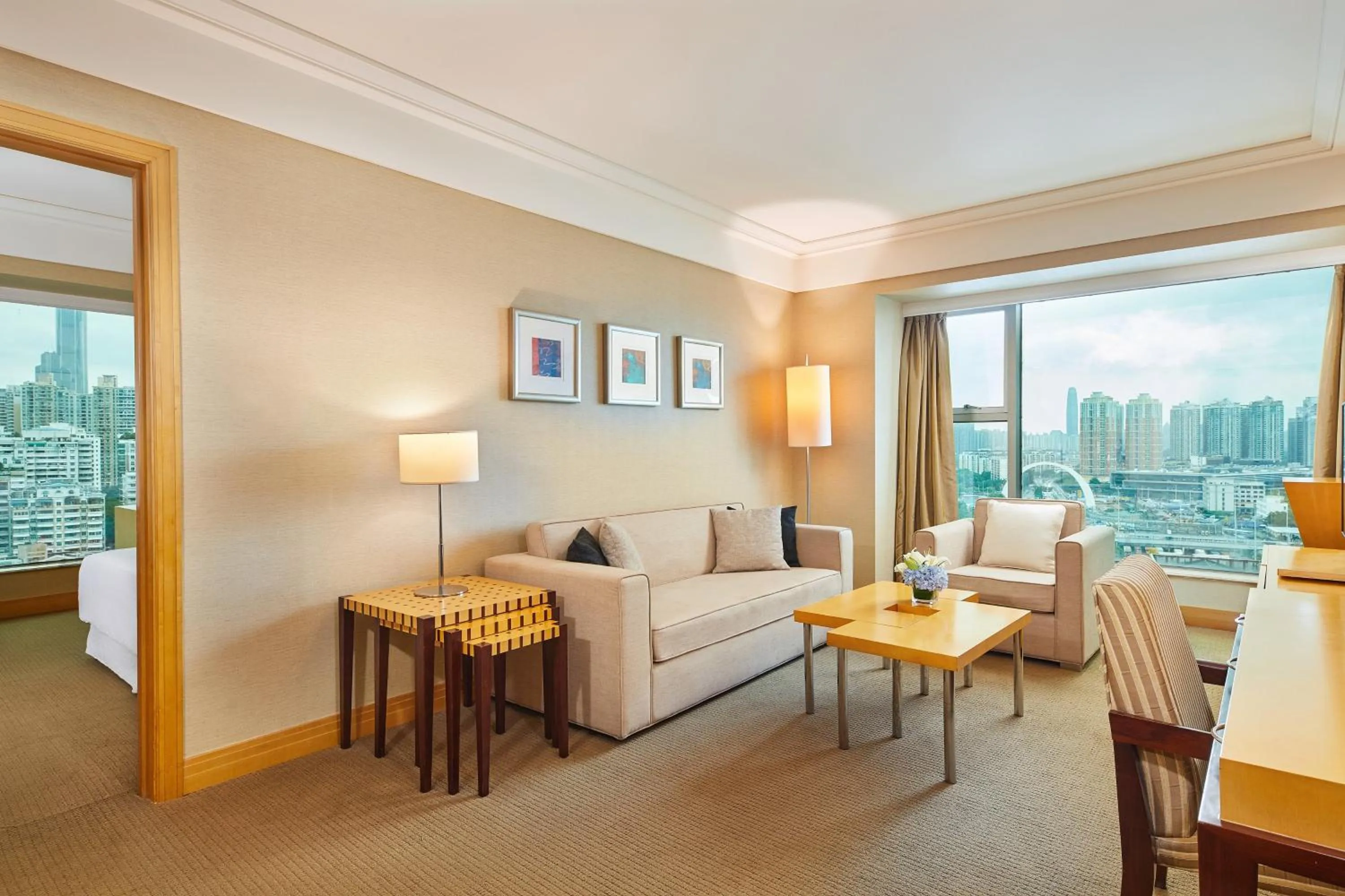 Living room in Four Points by Sheraton Shenzhen