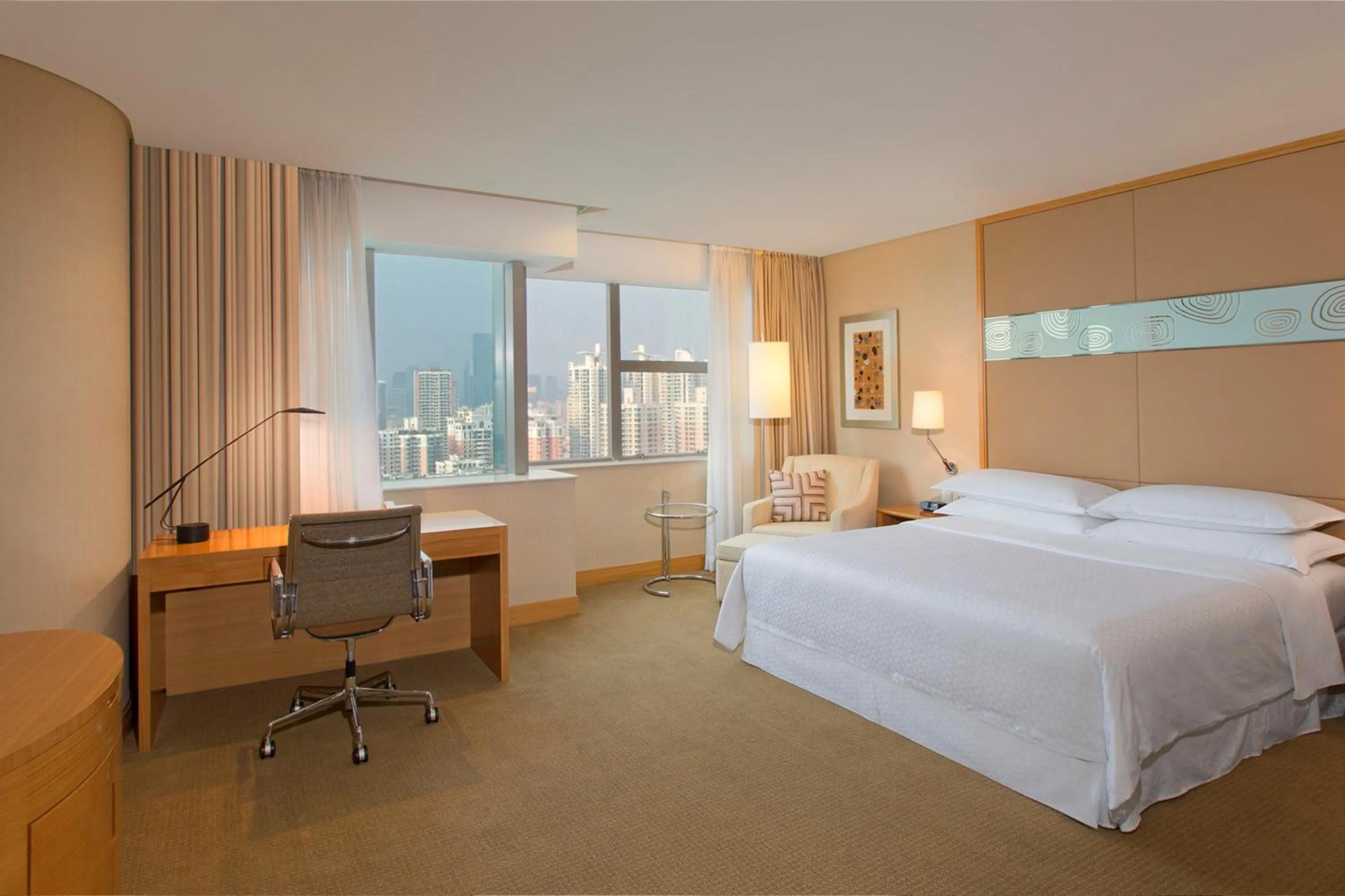 Photo of the whole room, Bed in Four Points by Sheraton Shenzhen