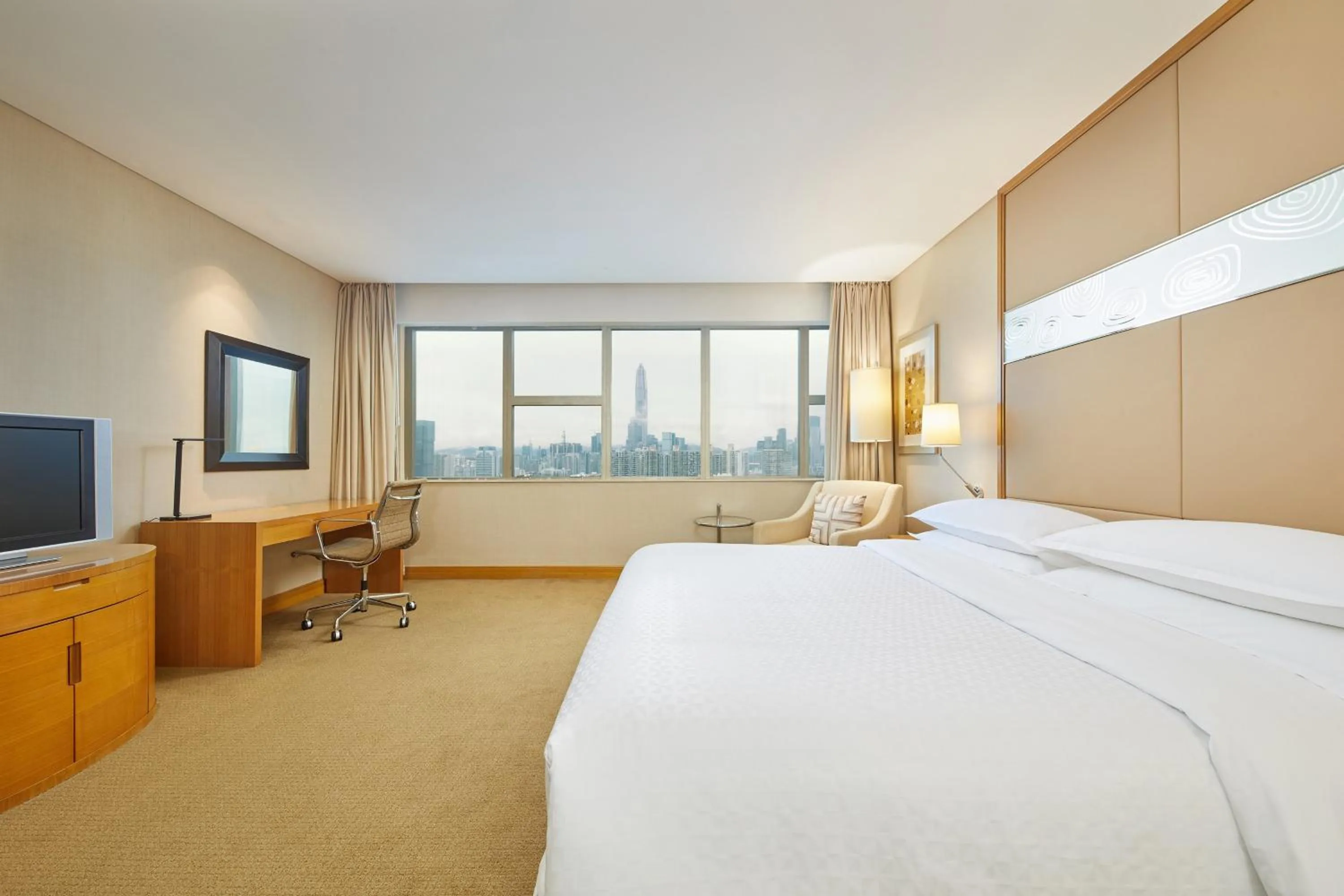 Photo of the whole room, Bed in Four Points by Sheraton Shenzhen