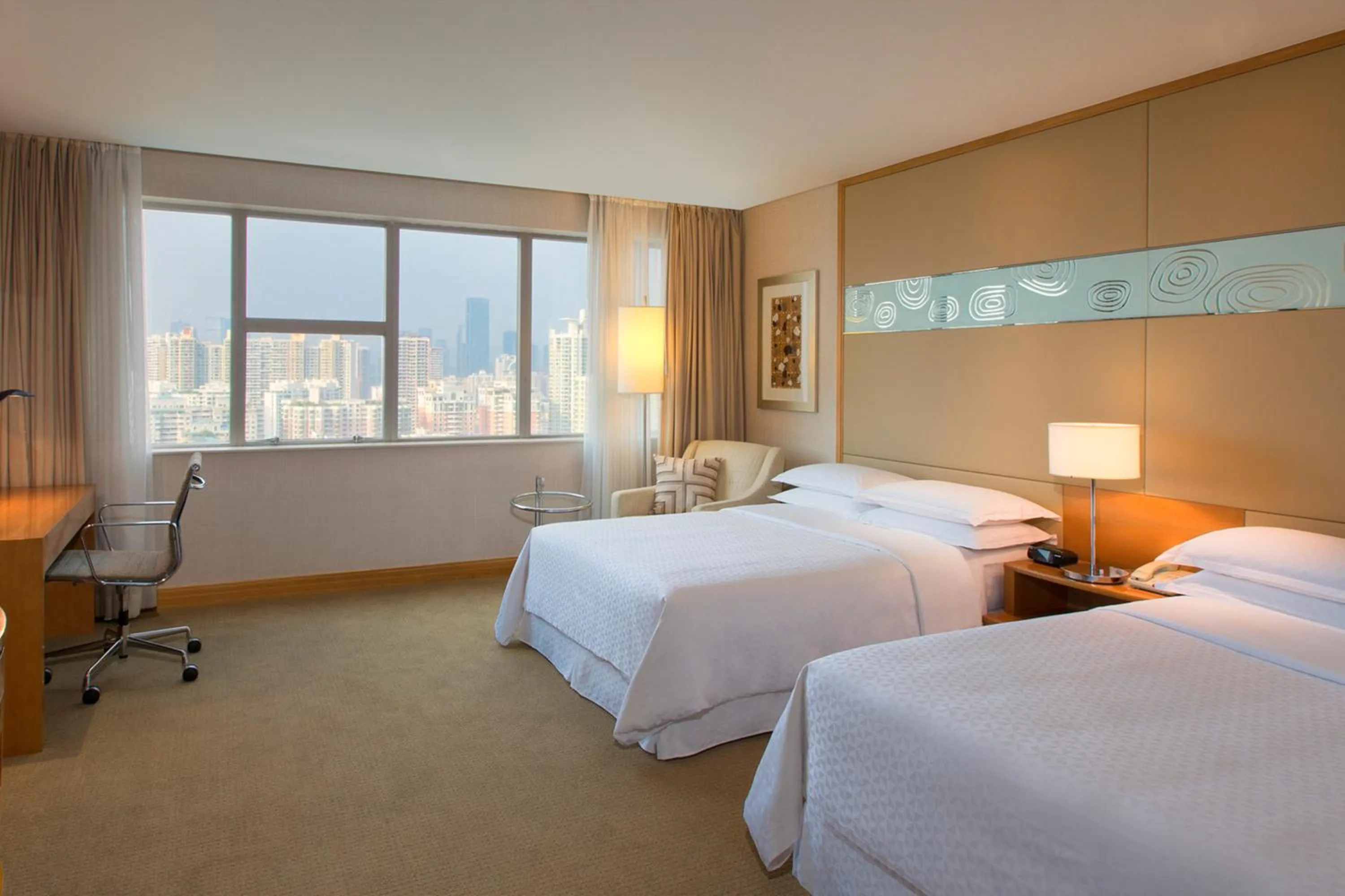 Photo of the whole room, Bed in Four Points by Sheraton Shenzhen