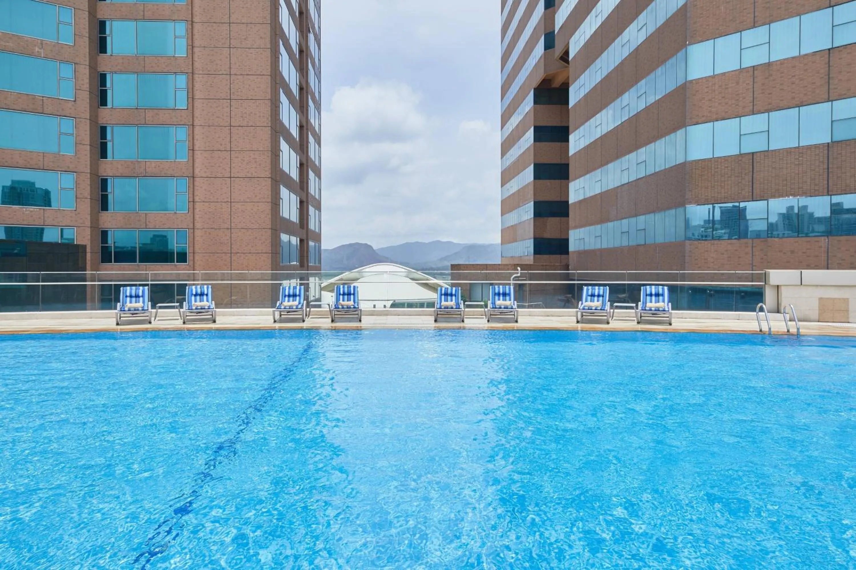 Swimming pool in Four Points by Sheraton Shenzhen