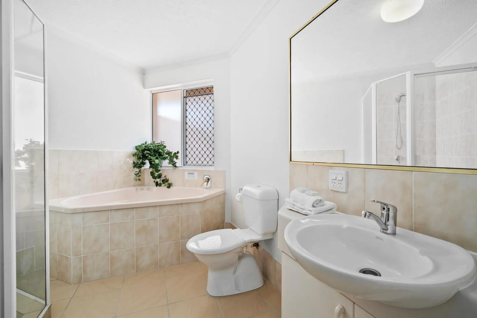 Shower in Markham Court