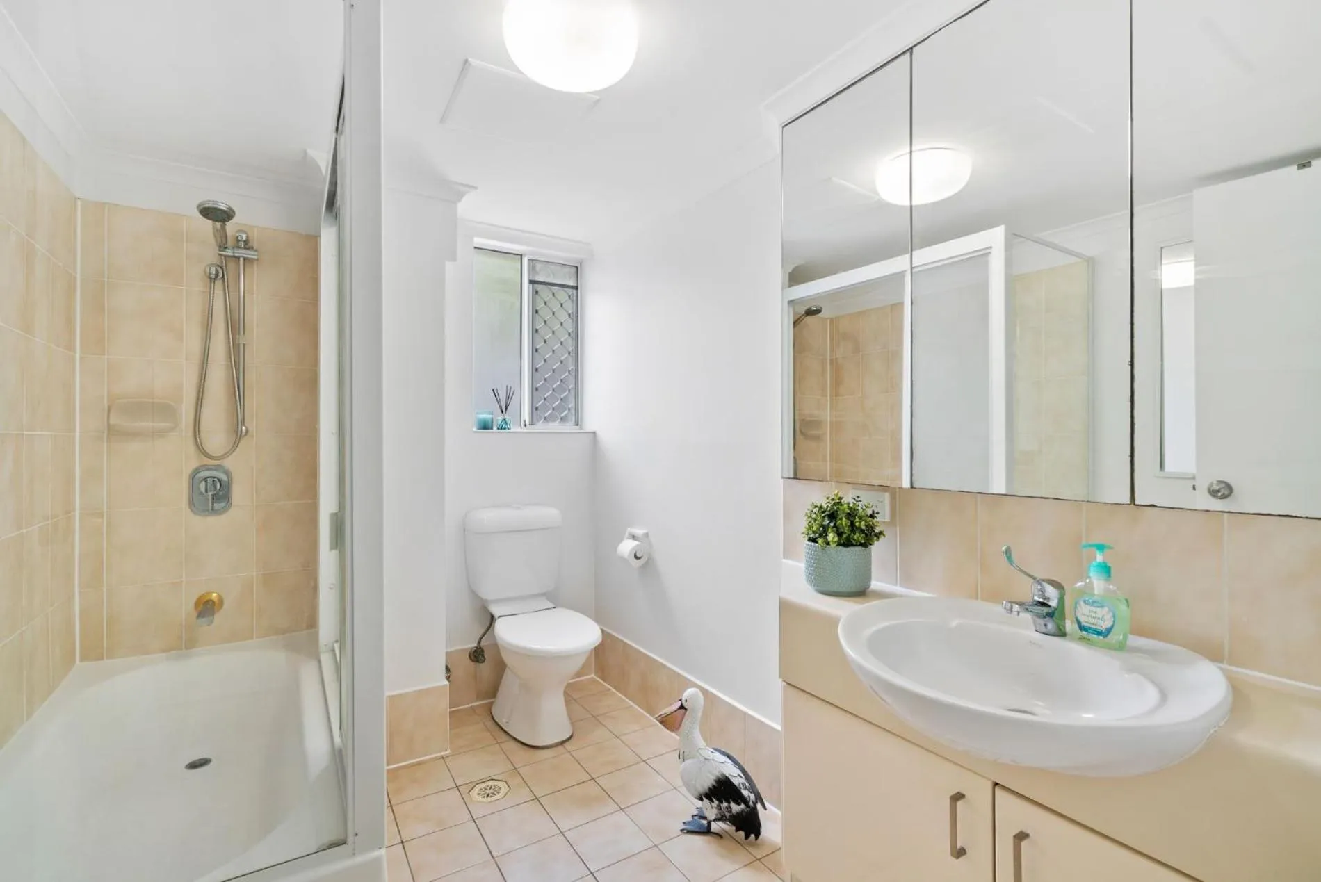 Shower in Markham Court