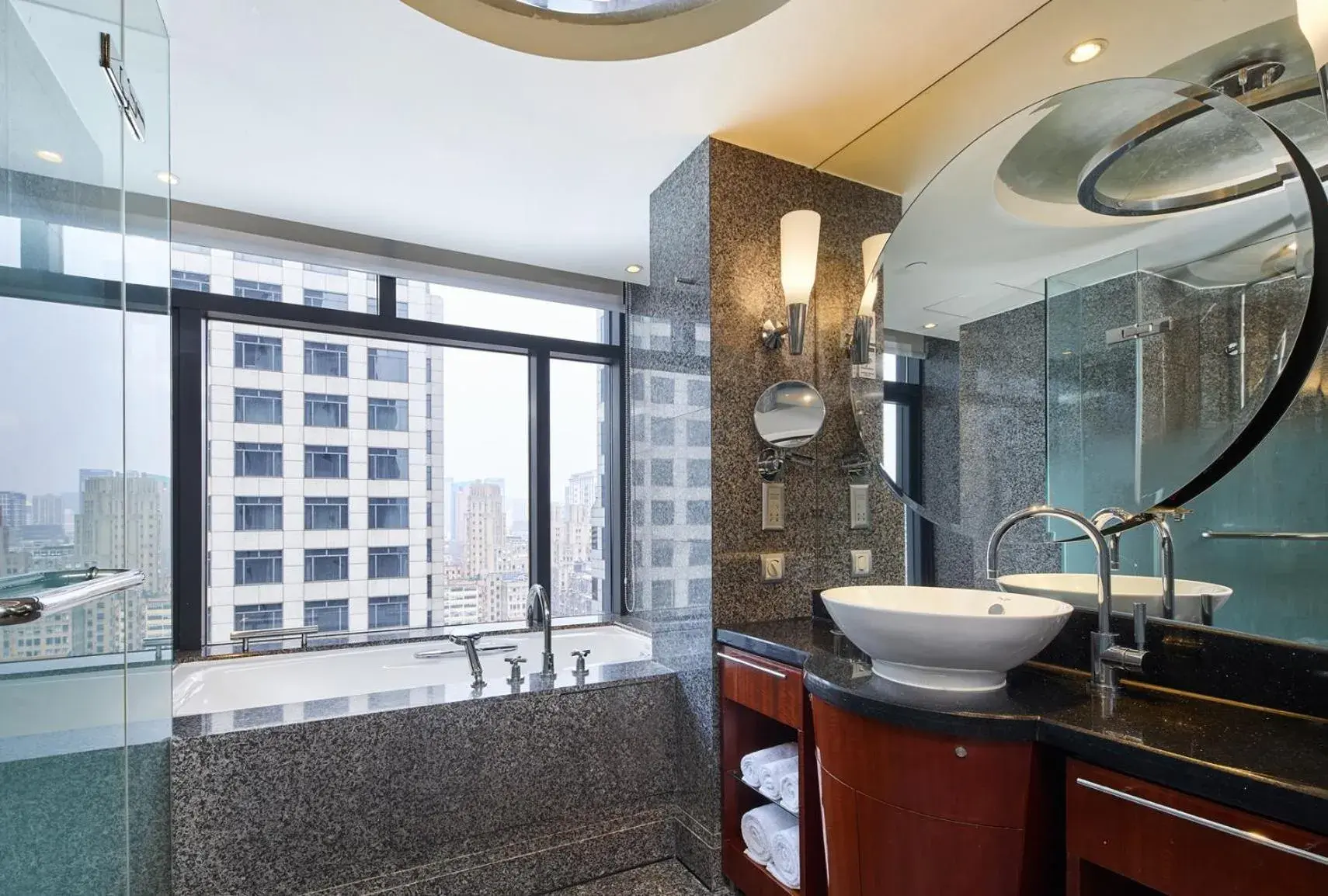 Crown Deluxe Twin with River View in The Westin Bund Center, Shanghai Crown Deluxe Twin with River View in The Westin Bund Center, Shanghai