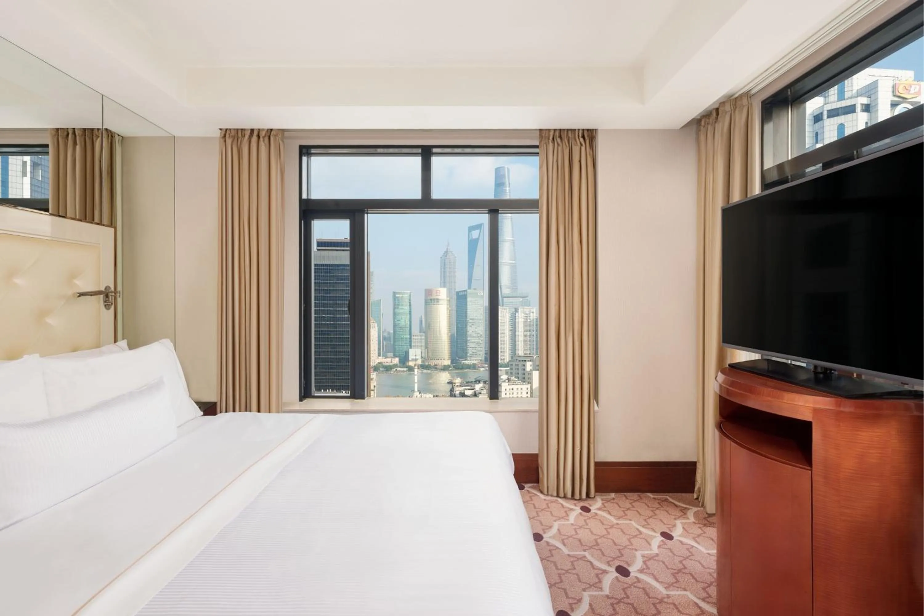 Photo of the whole room, Bed in The Westin Bund Center, Shanghai