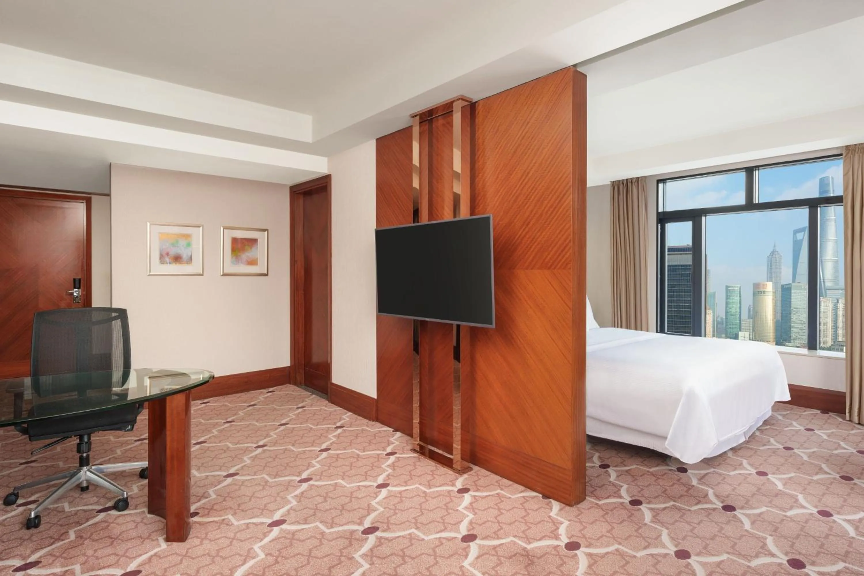 Photo of the whole room, Bed in The Westin Bund Center, Shanghai