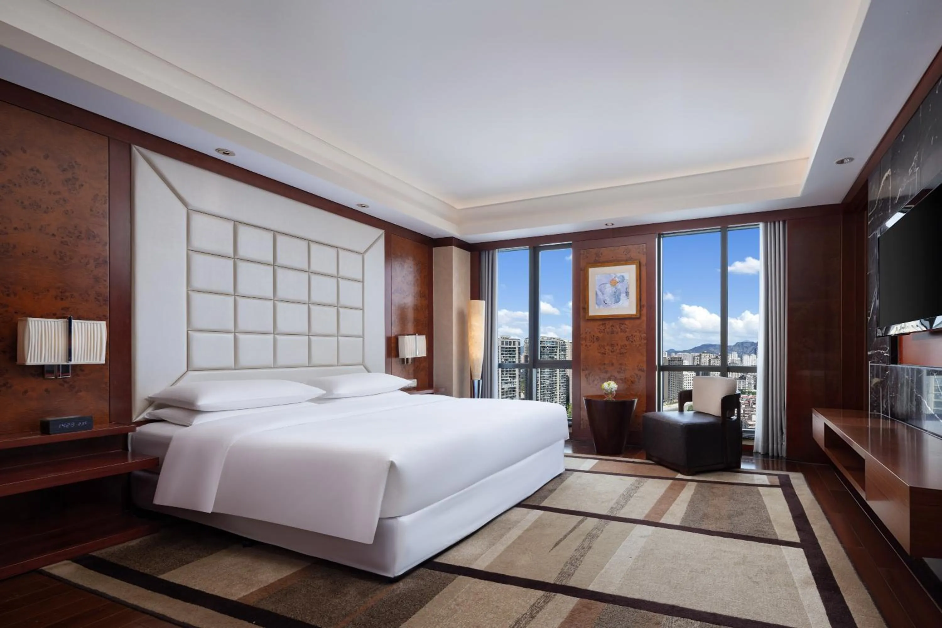 Bed in Sheraton Wenzhou Hotel