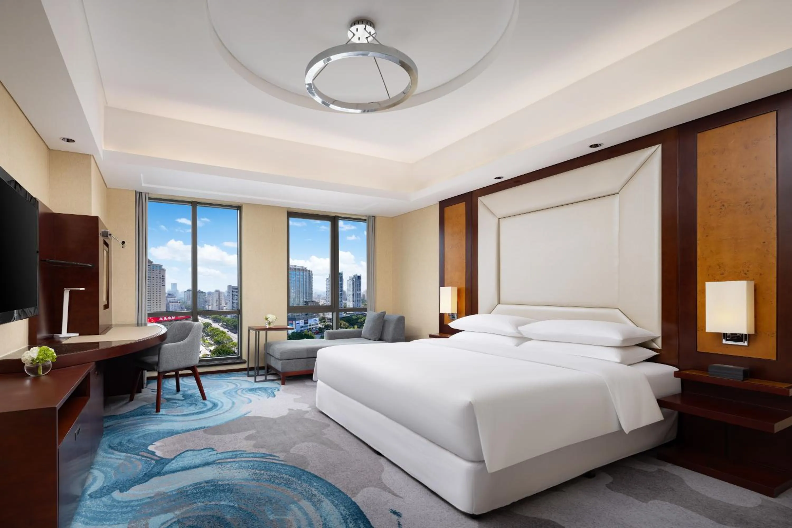 Bed in Sheraton Wenzhou Hotel