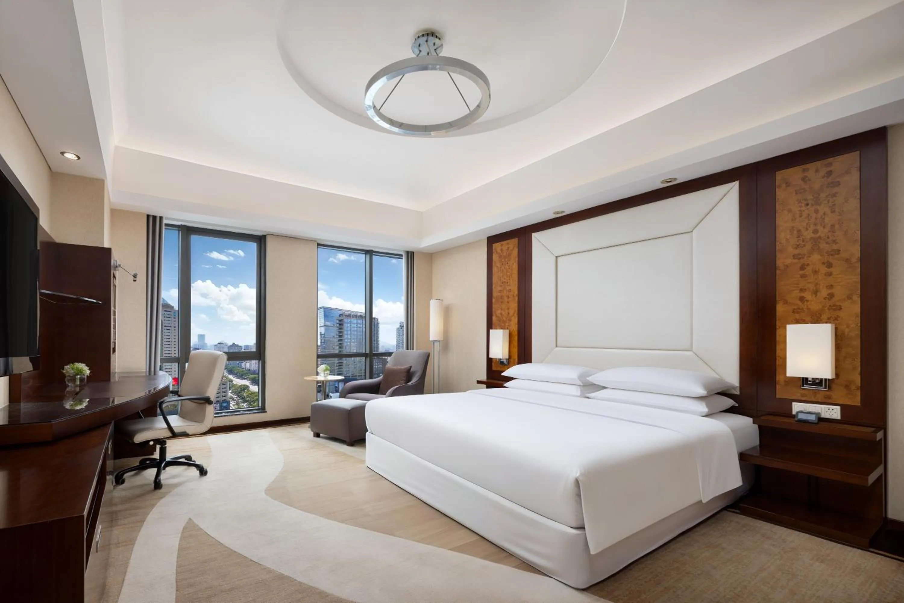 Bed in Sheraton Wenzhou Hotel