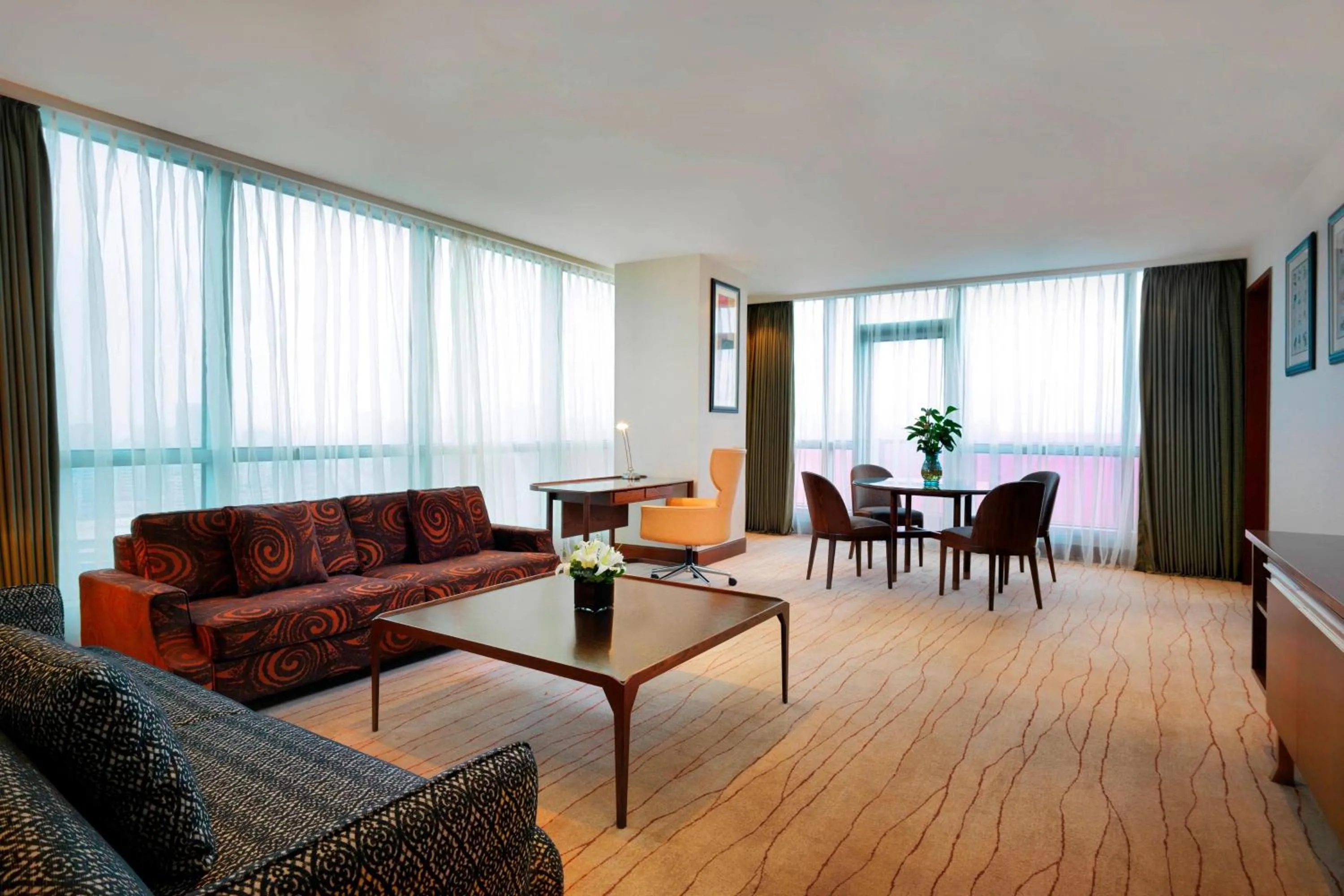 Living room in Four Points by Sheraton Shanghai, Daning
