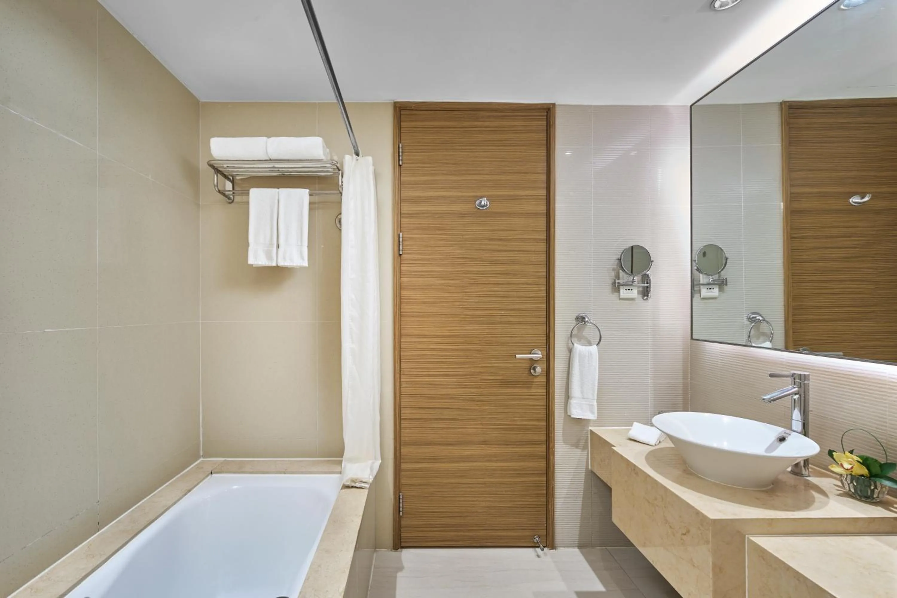 Toilet in Four Points by Sheraton Shanghai, Daning