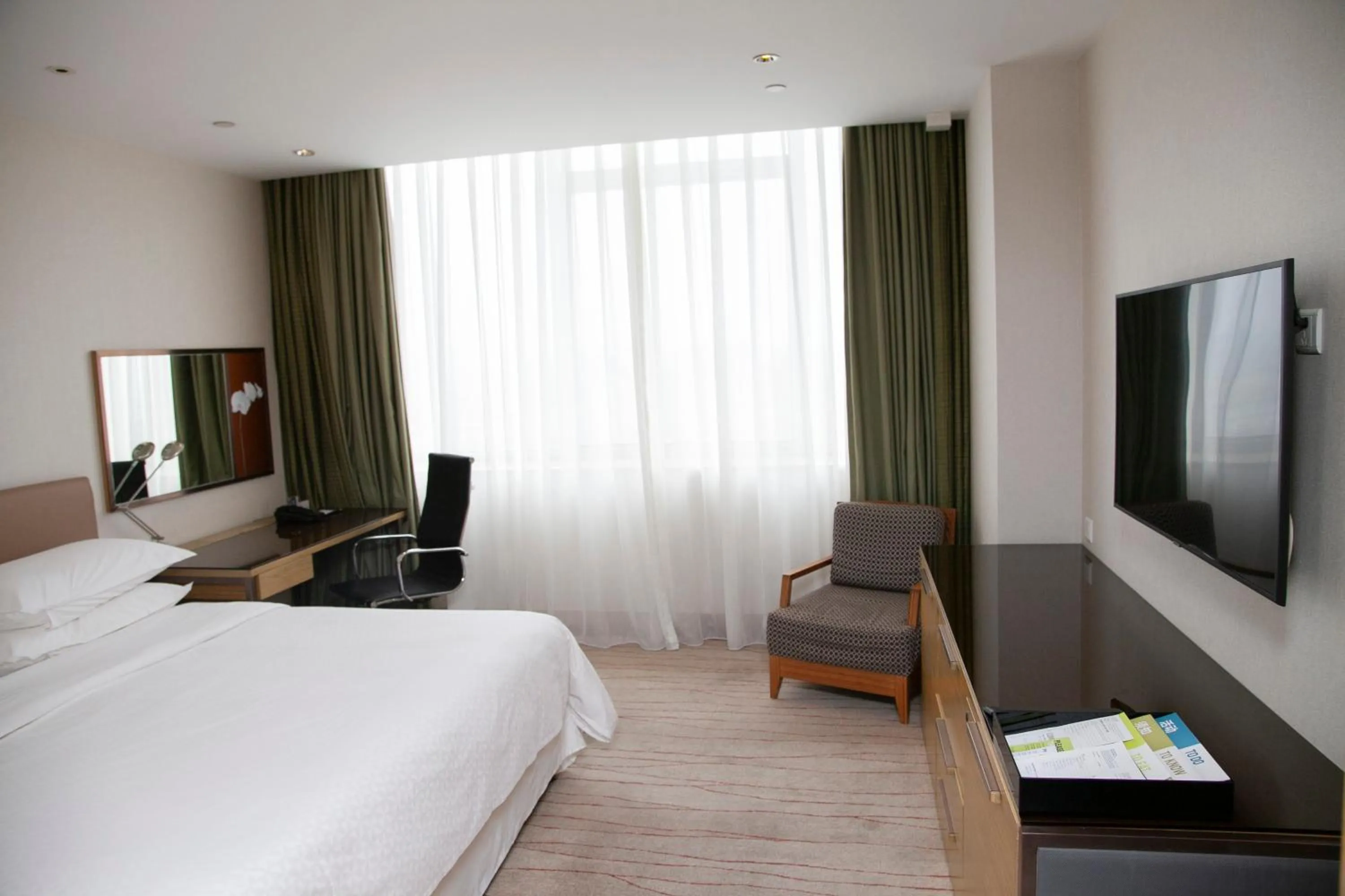 Property building, Bed in Four Points by Sheraton Shanghai, Daning