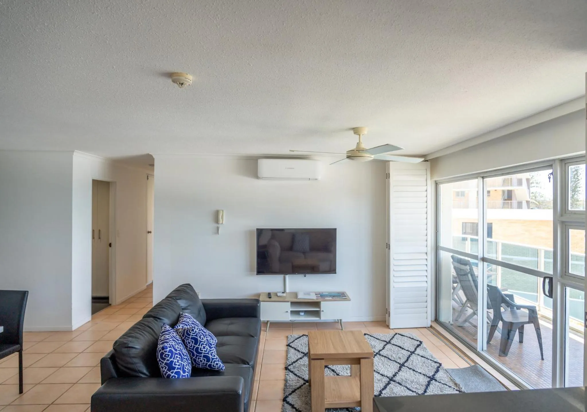 Living room in Grosvenor Beachfront Apartments Surfers Paradise