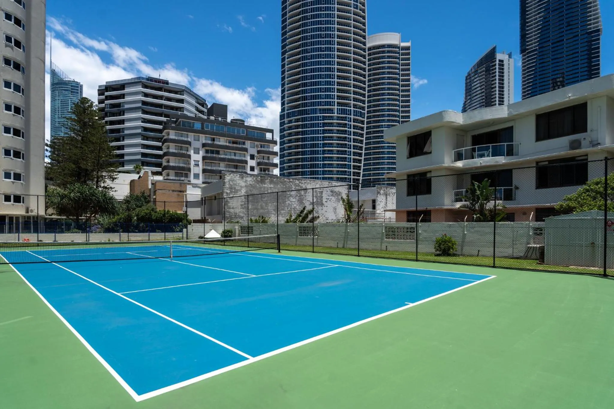 Tennis court in Grosvenor Beachfront Apartments Surfers Paradise