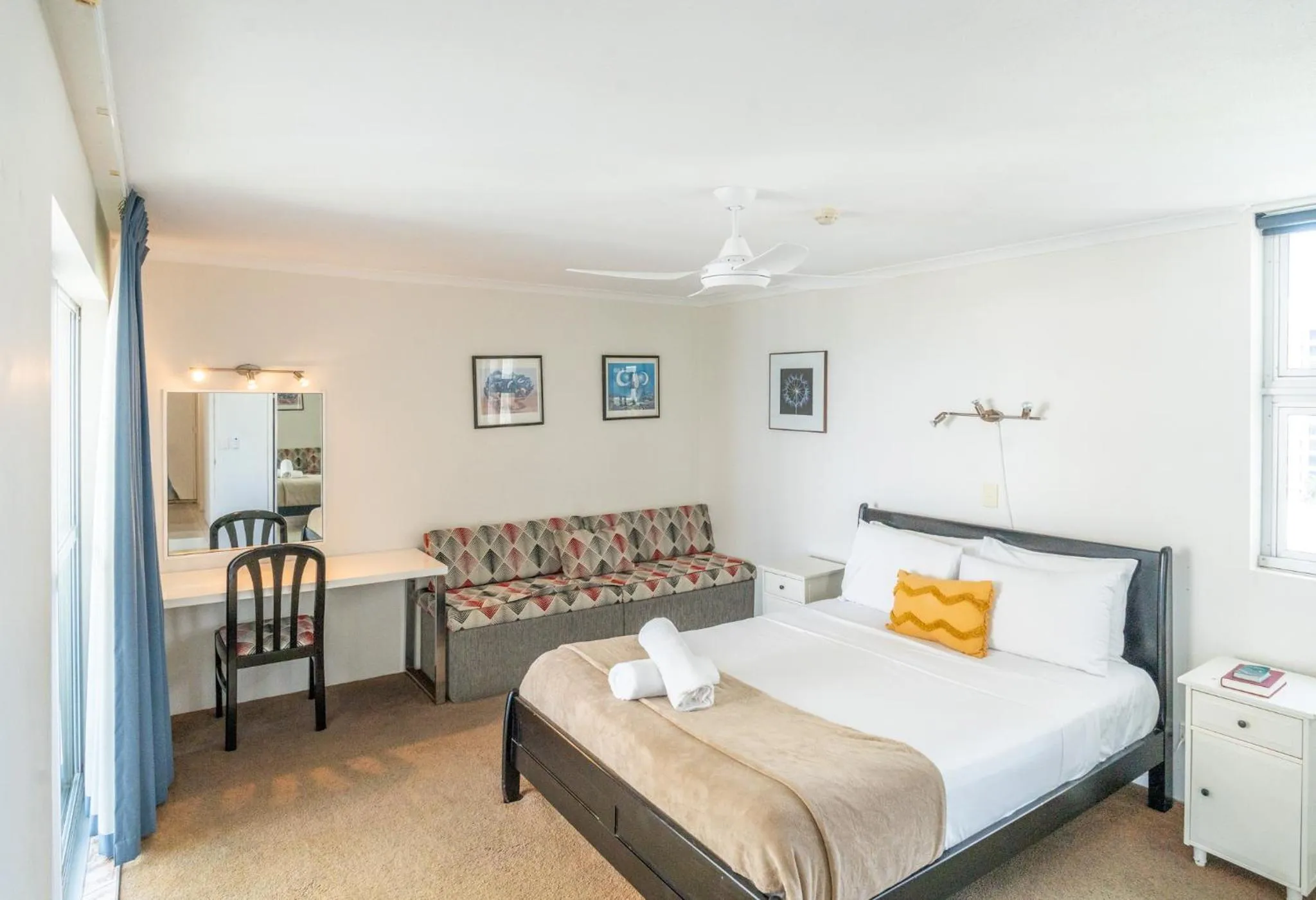 Bedroom, Bed in Grosvenor Beachfront Apartments Surfers Paradise