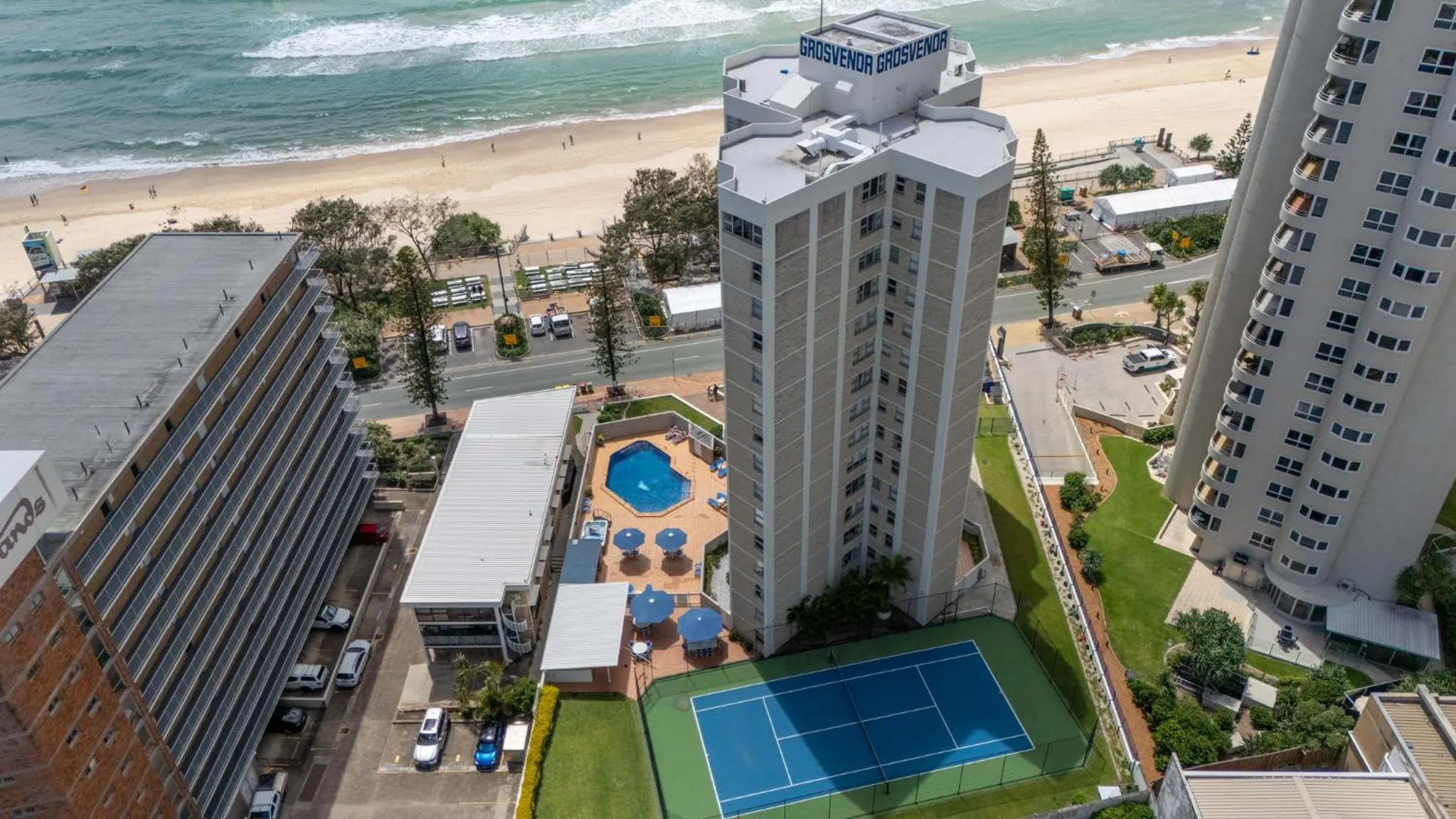 Property building in Grosvenor Beachfront Apartments Surfers Paradise