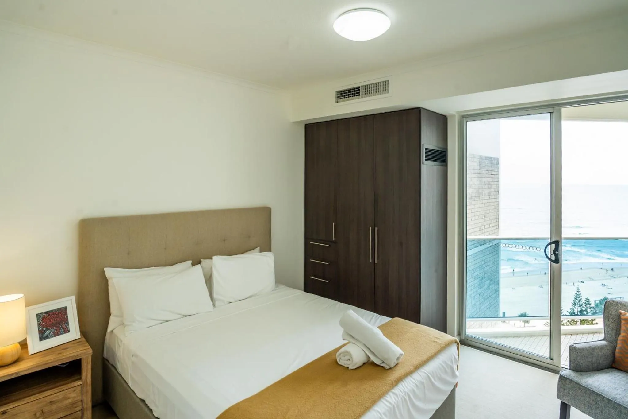 Bedroom, Bed in Grosvenor Beachfront Apartments Surfers Paradise