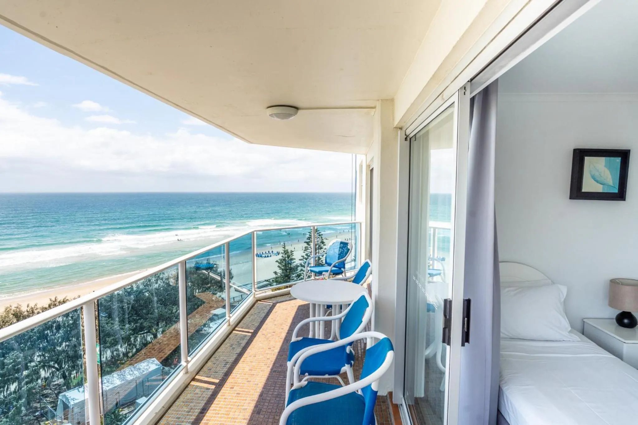 Balcony/Terrace, Bed in Grosvenor Beachfront Apartments Surfers Paradise