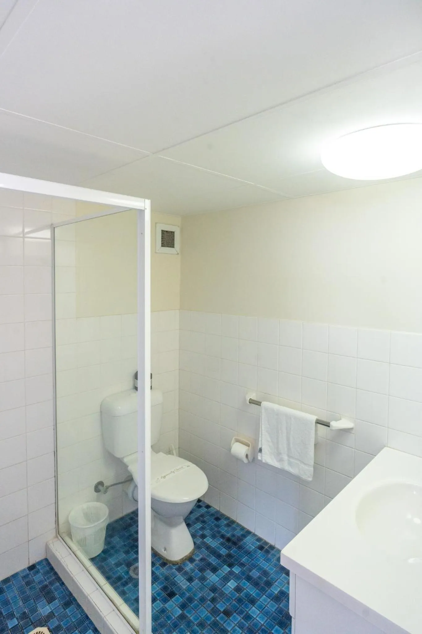 Bathroom in Grosvenor Beachfront Apartments Surfers Paradise