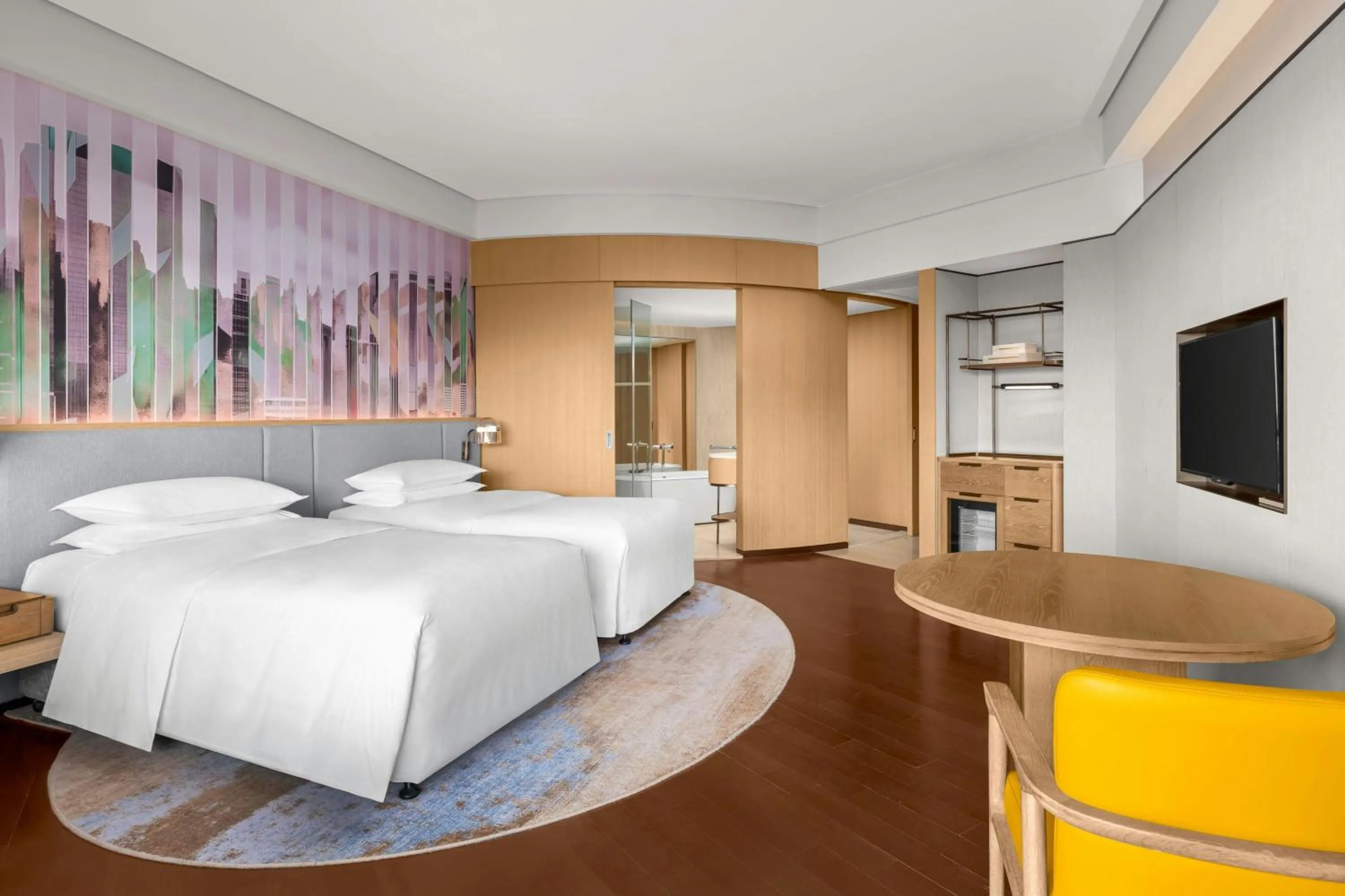 Photo of the whole room, Bed in Le Méridien Shanghai Sheshan