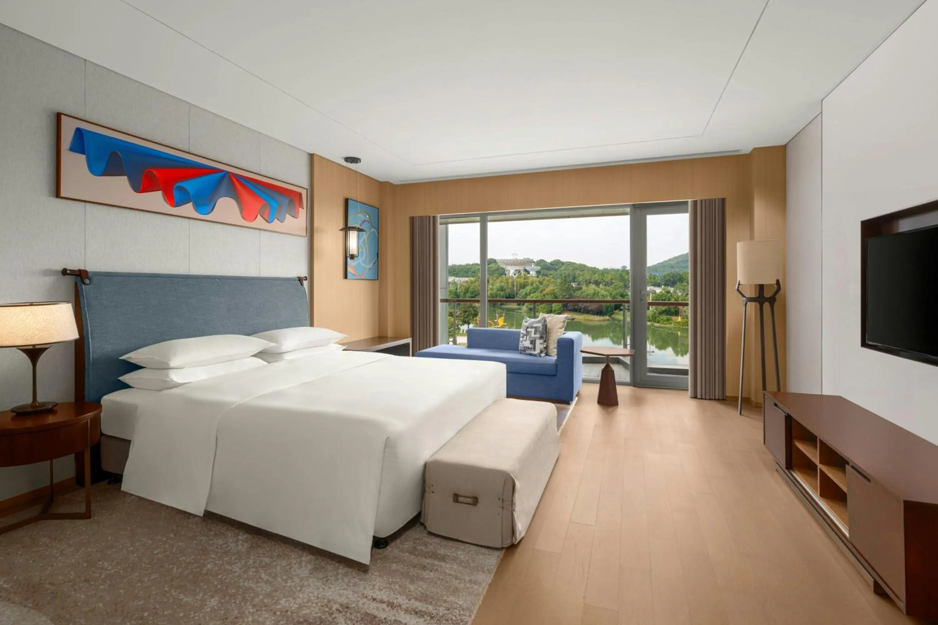 Bedroom, Bed in Le Méridien Shanghai Sheshan