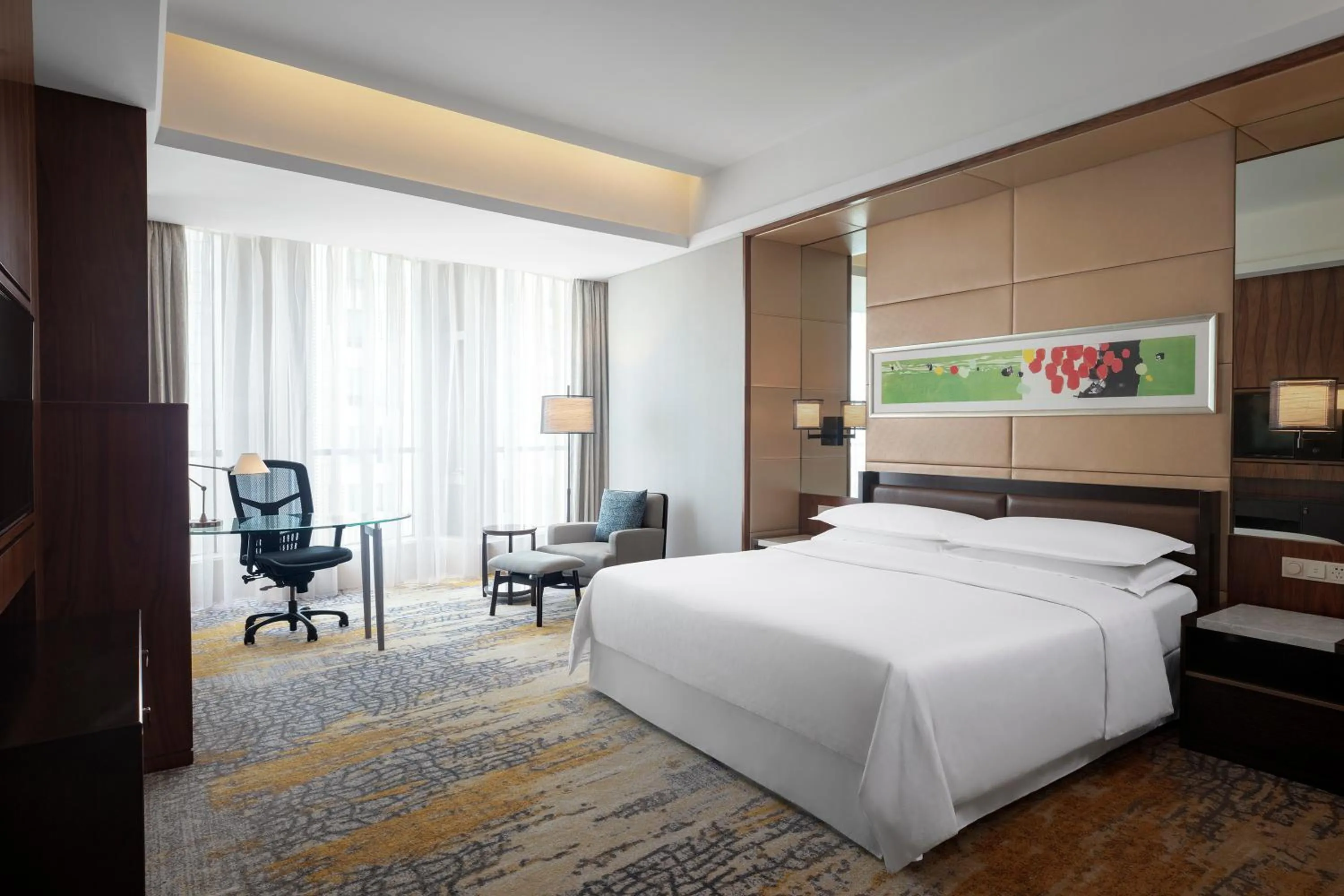 Bed in Sheraton Grand Shanghai Pudong Hotel & Residences