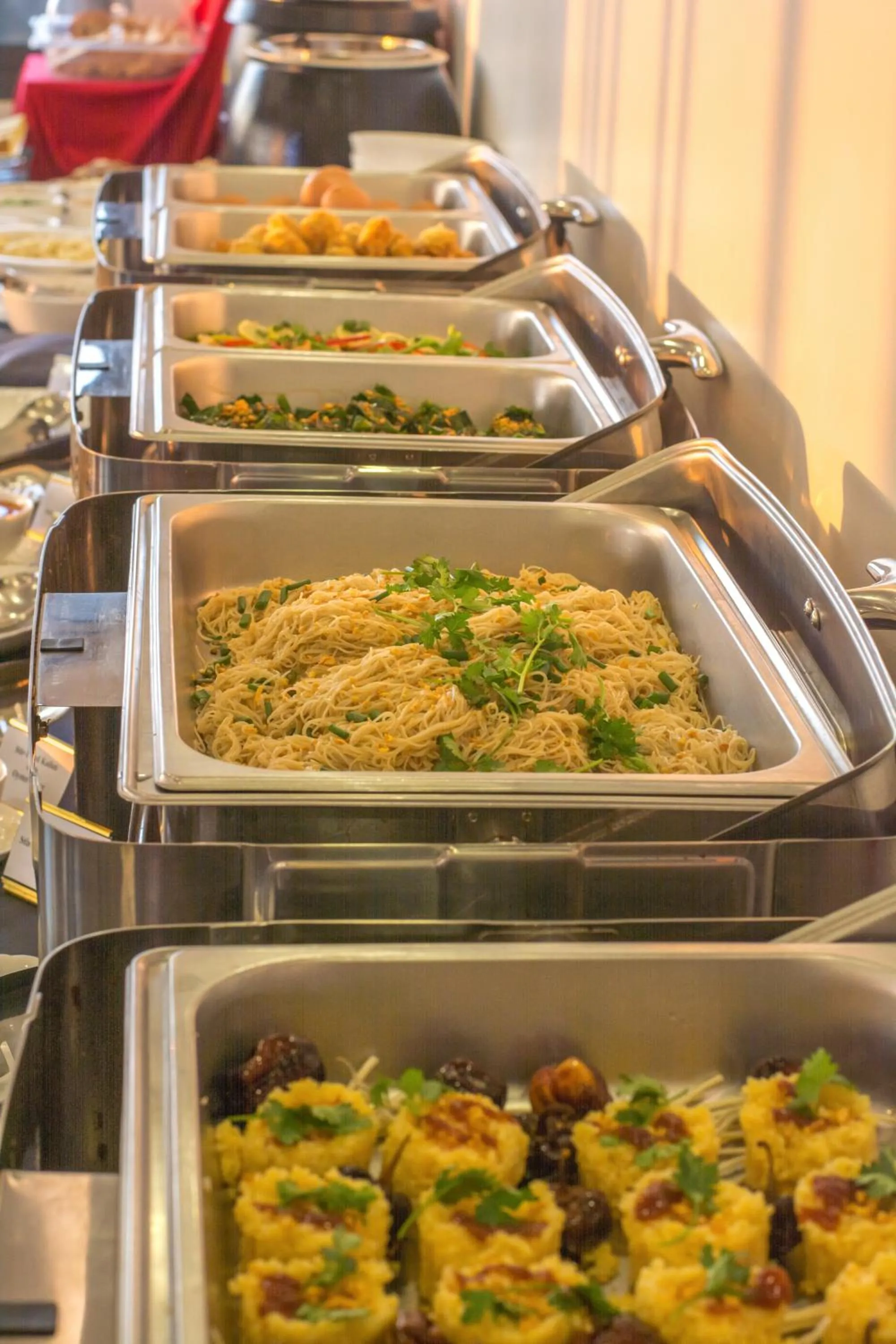 Food and drinks in Botahtaung Hotel