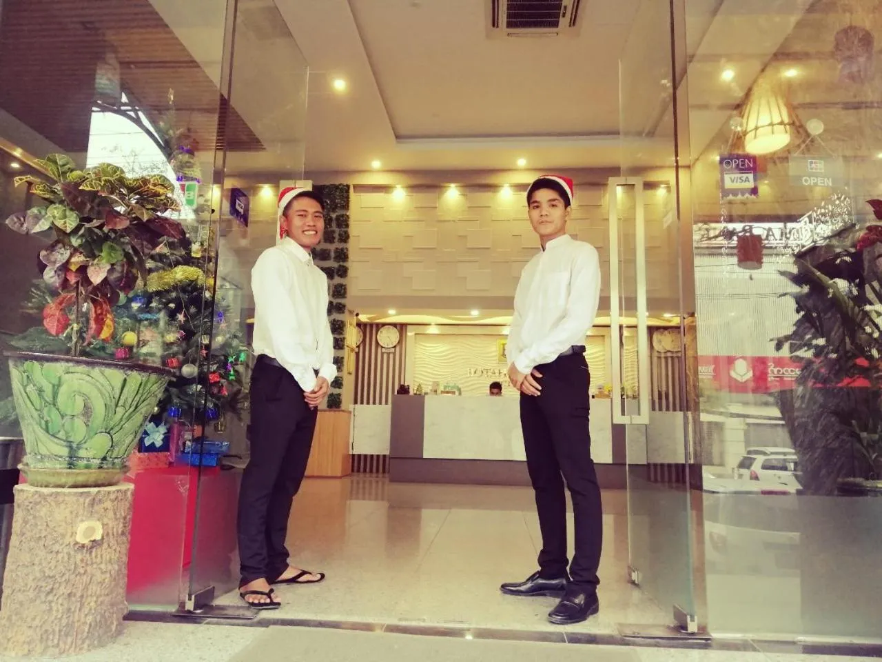 Lobby or reception in Botahtaung Hotel